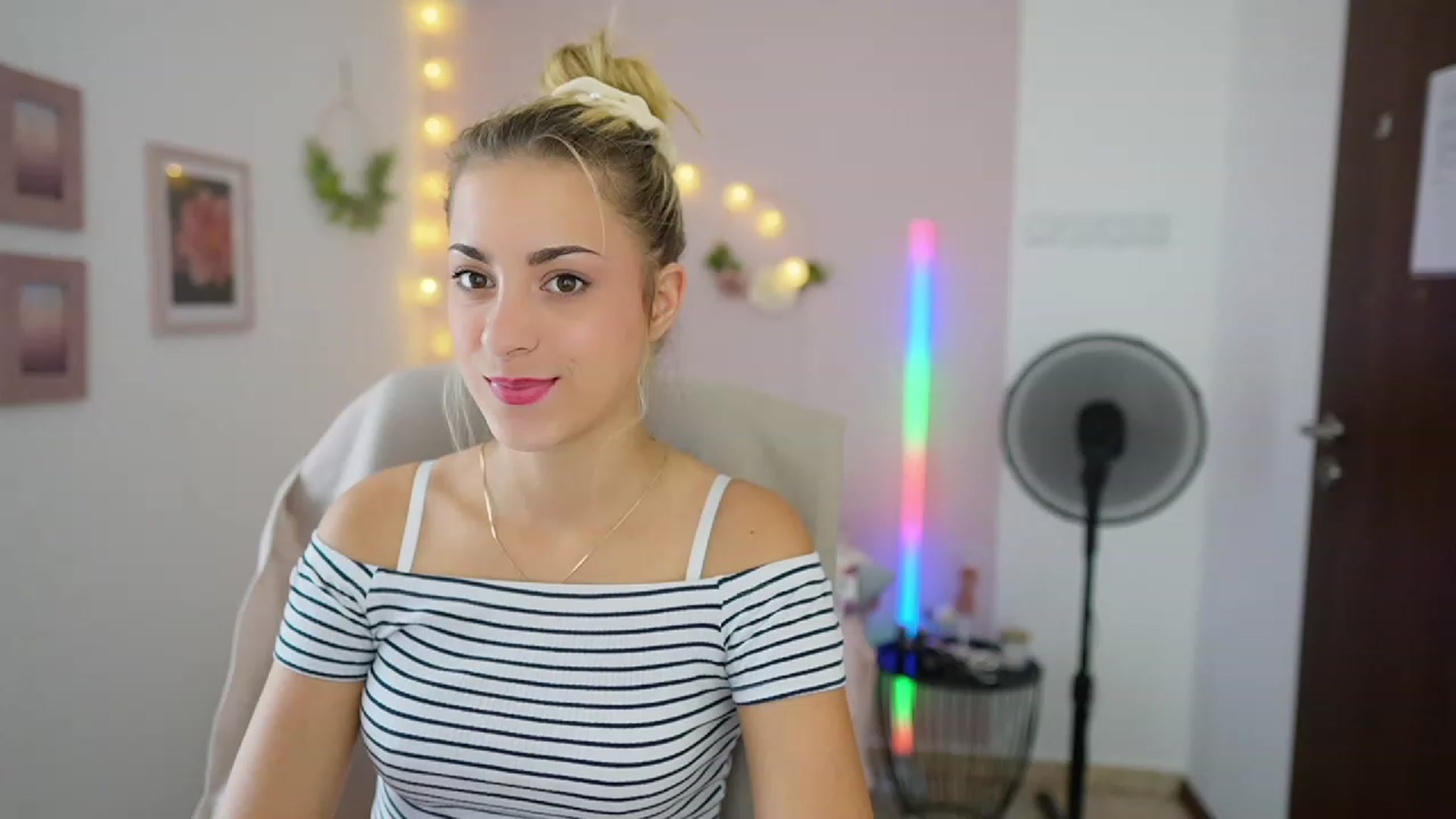 Gallery image thumbnail from Gia_Lopez18's myfreecams stream on, 08/03/2023, 14:04 image 12 of 20