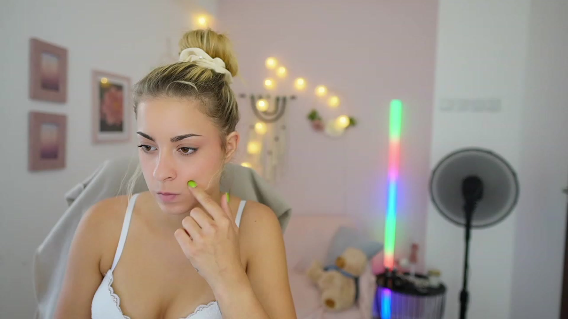 Gallery image thumbnail from Gia_Lopez18's myfreecams stream on, 08/03/2023, 16:04 image 18 of 20
