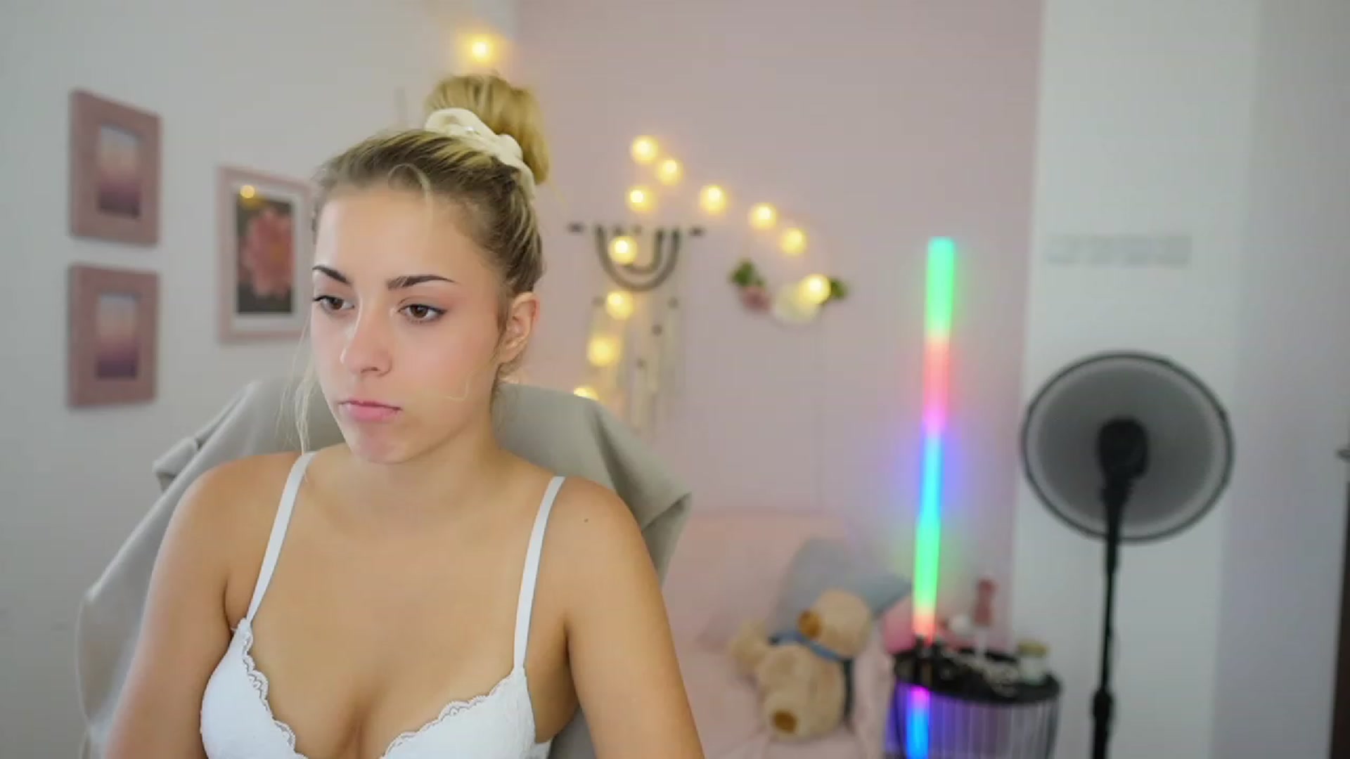 Gallery image thumbnail from Gia_Lopez18's myfreecams stream on, 08/03/2023, 16:04 image 20 of 20