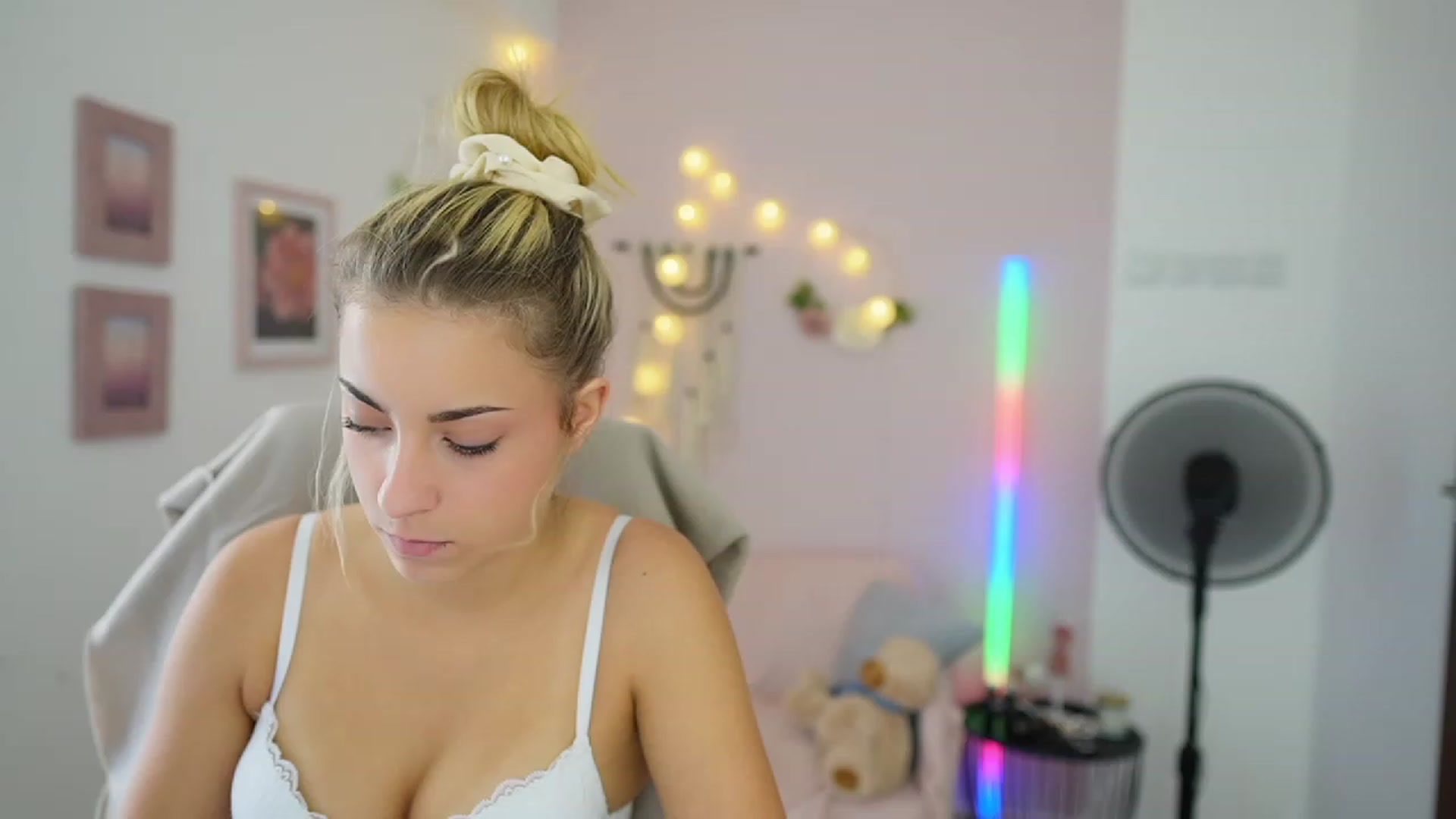 Gallery image thumbnail from Gia_Lopez18's myfreecams stream on, 08/03/2023, 16:04 image 3 of 20