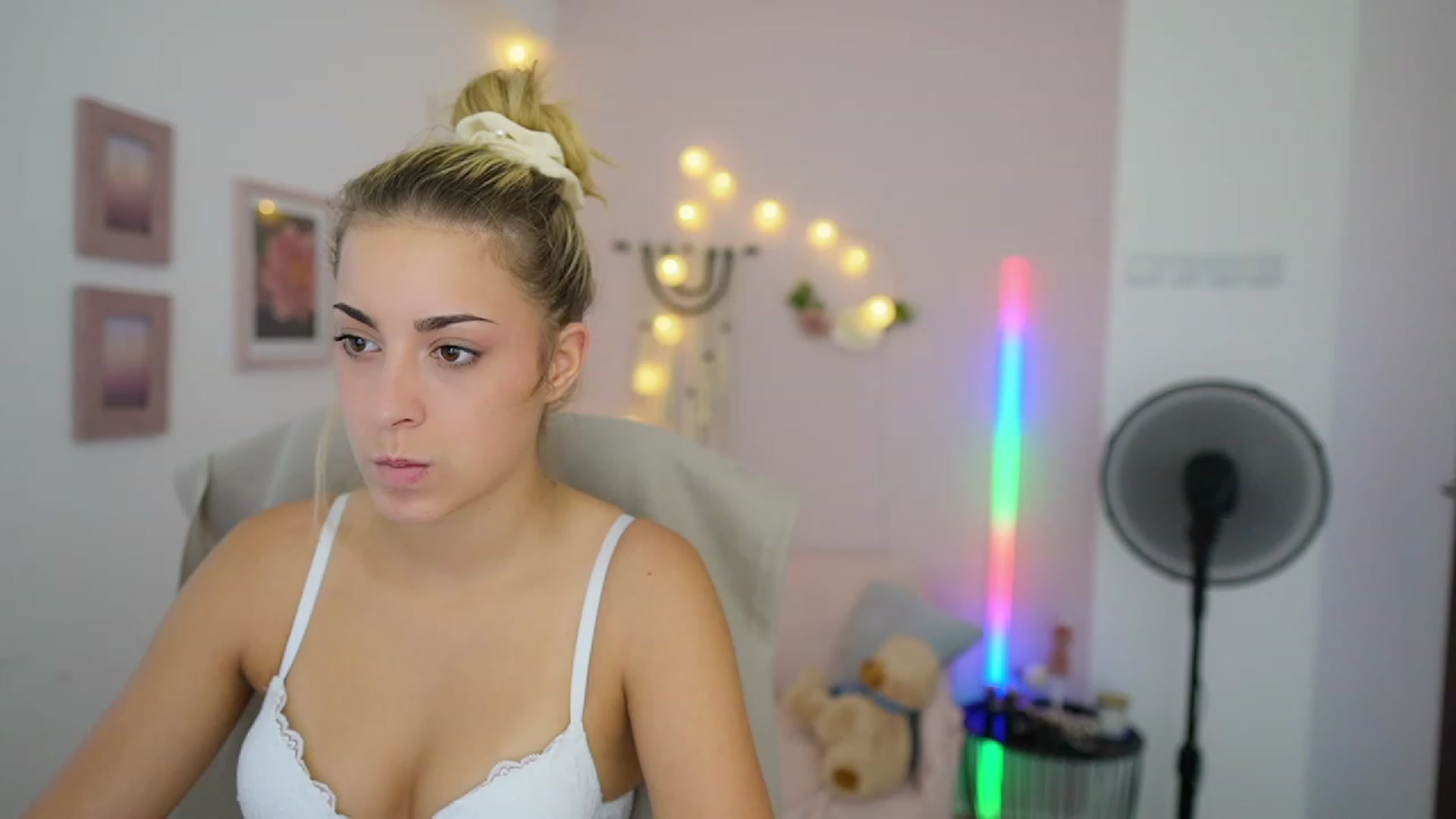 Gallery image thumbnail from Gia_Lopez18's myfreecams stream on, 08/03/2023, 17:40 image 1 of 20