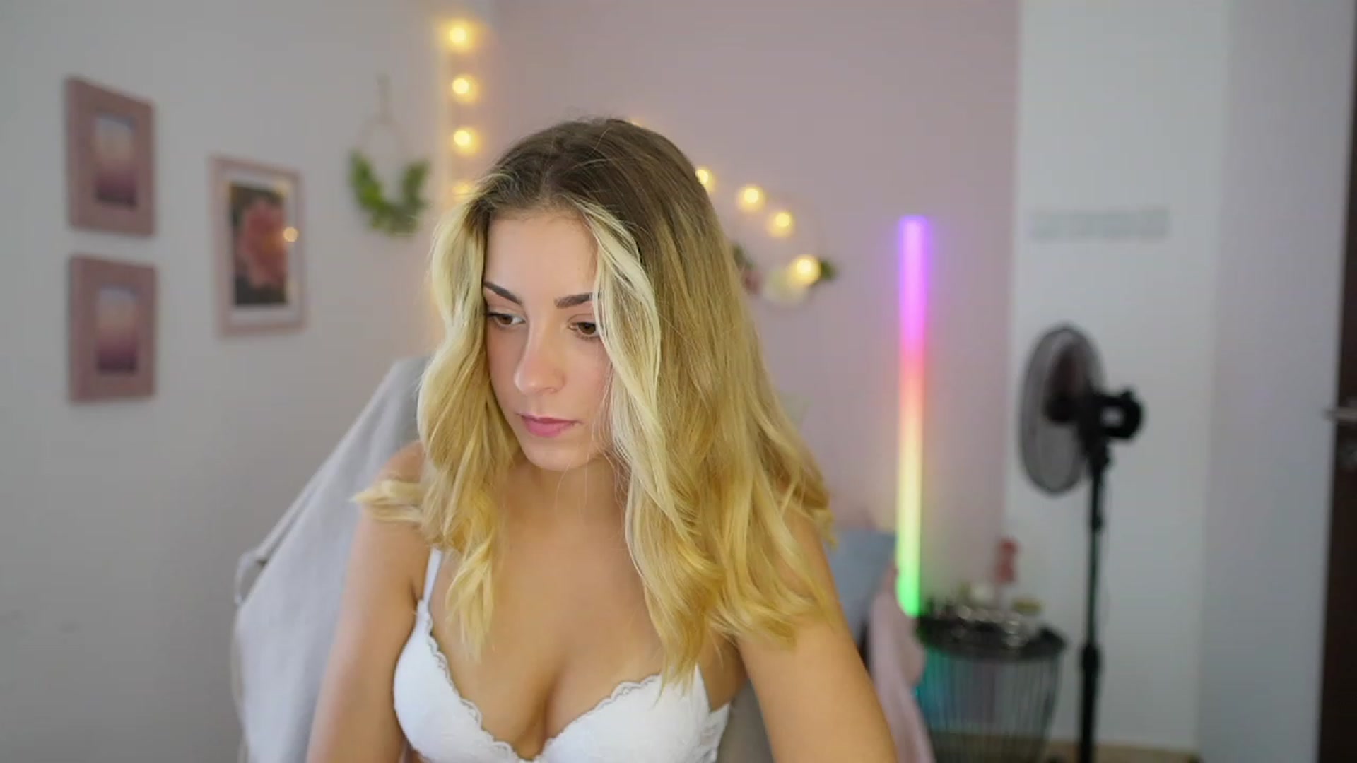Gallery image thumbnail from Gia_Lopez18's myfreecams stream on, 08/07/2023, 15:01 image 10 of 20