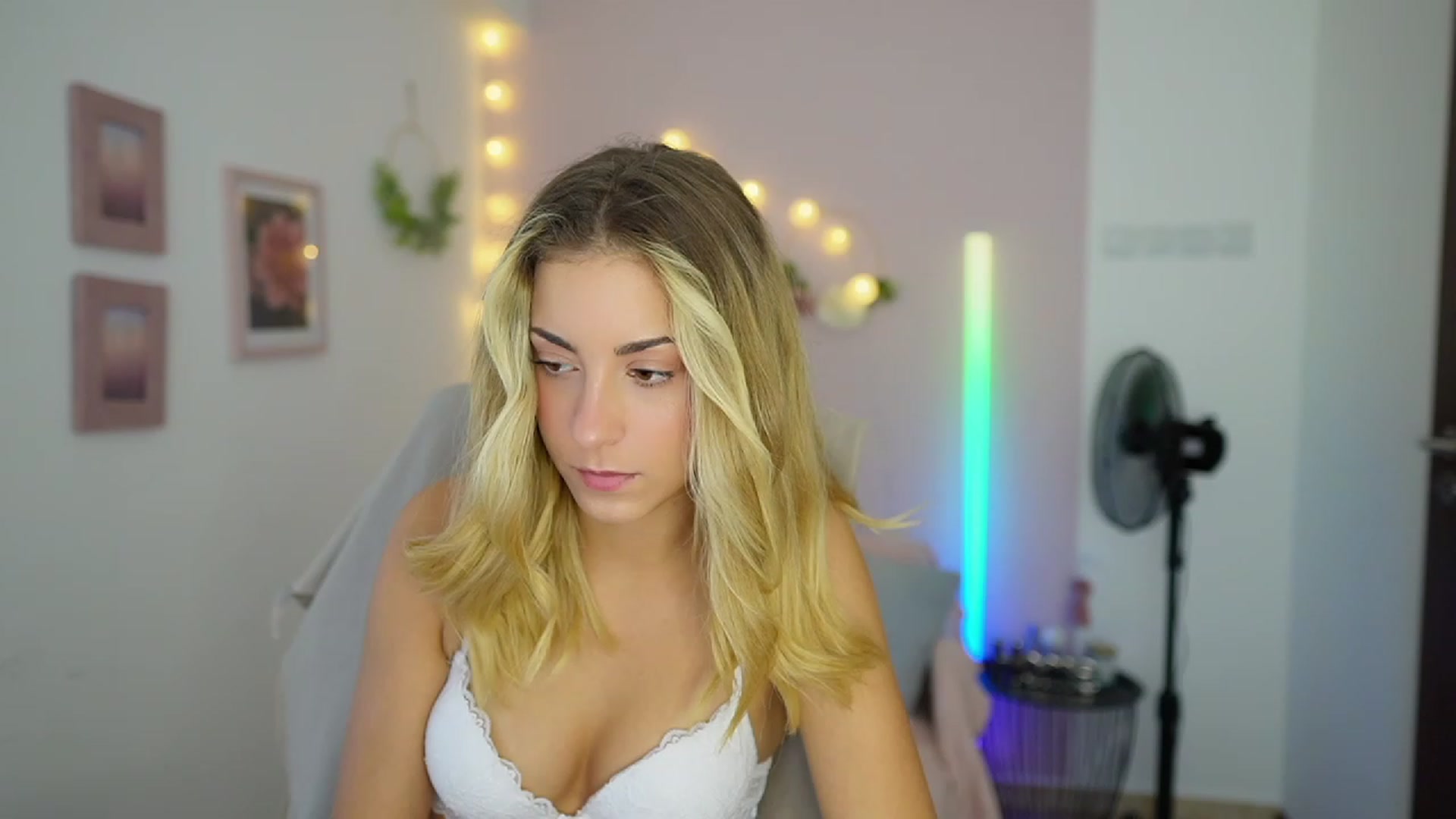 Gallery image thumbnail from Gia_Lopez18's myfreecams stream on, 08/07/2023, 15:01 image 15 of 20