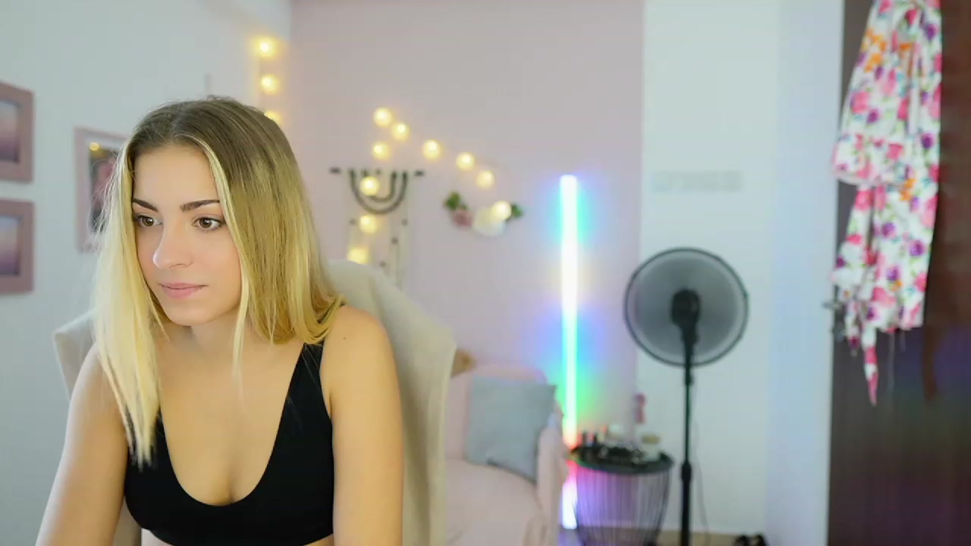 Gallery image thumbnail from Gia_Lopez18's myfreecams stream on, 08/13/2023, 14:29 image 9 of 20