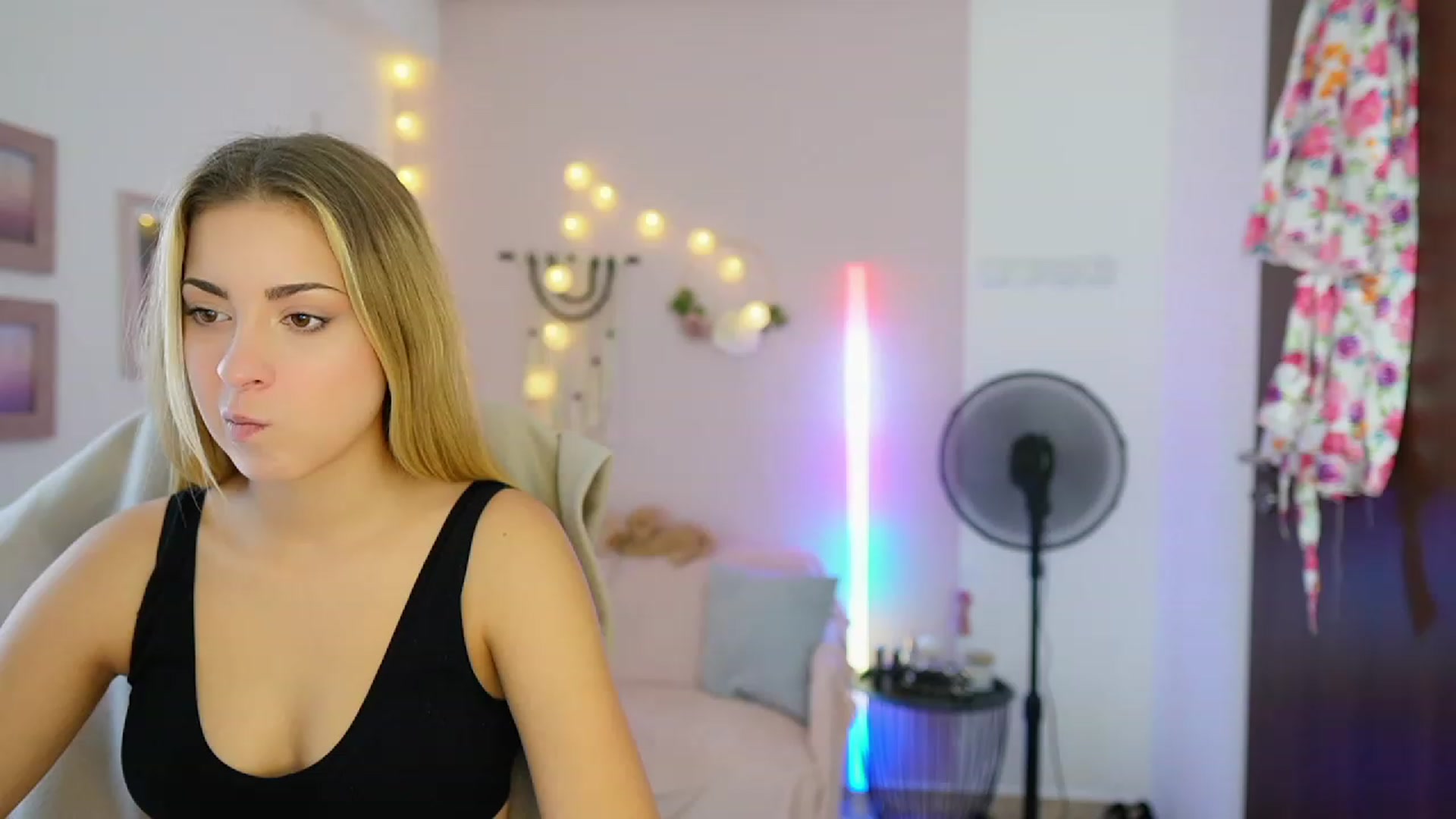 Gallery image thumbnail from Gia_Lopez18's myfreecams stream on, 08/13/2023, 15:41 image 7 of 20