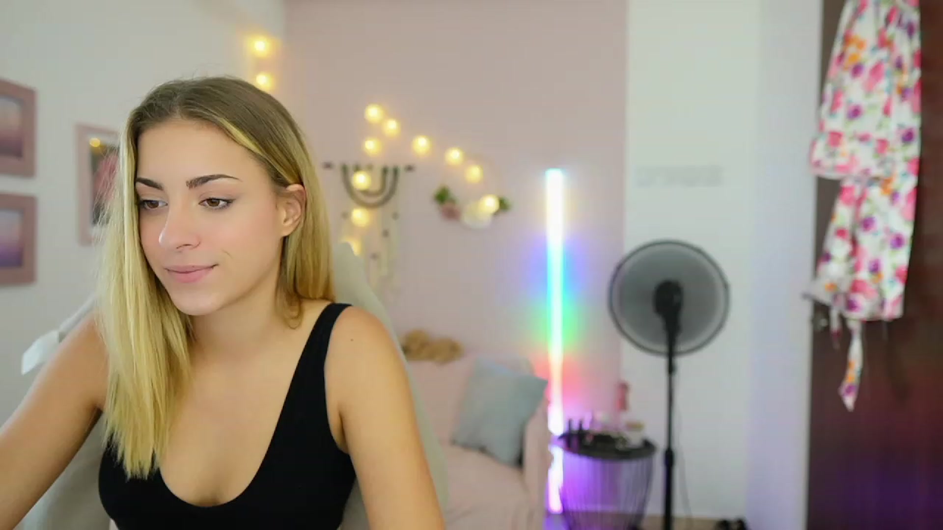 Gallery image thumbnail from Gia_Lopez18's myfreecams stream on, 08/13/2023, 17:48 image 12 of 20