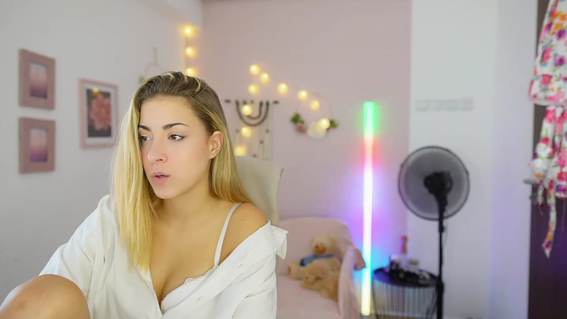 Gallery image thumbnail from Gia_Lopez18's myfreecams stream on, 08/14/2023, 14:29 image 17 of 20