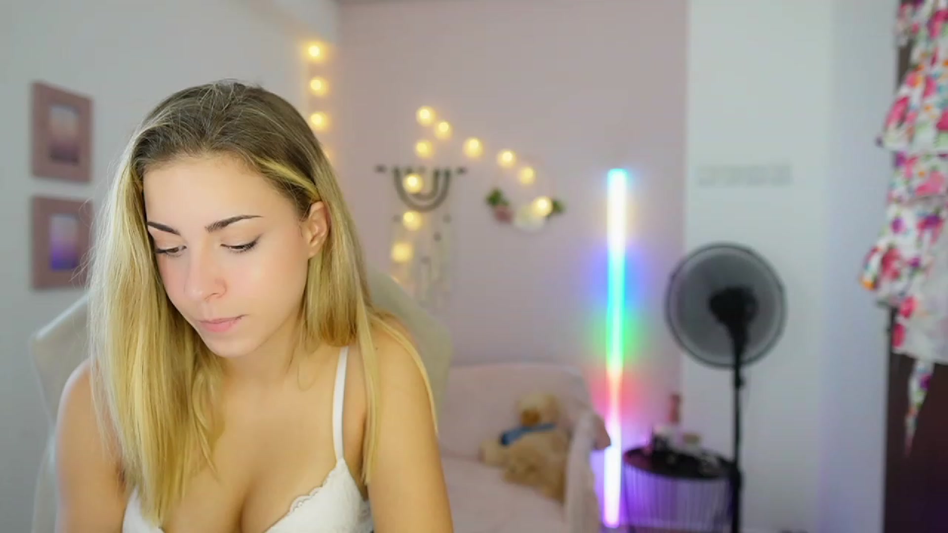 Gallery image thumbnail from Gia_Lopez18's myfreecams stream on, 08/14/2023, 17:18 image 10 of 20