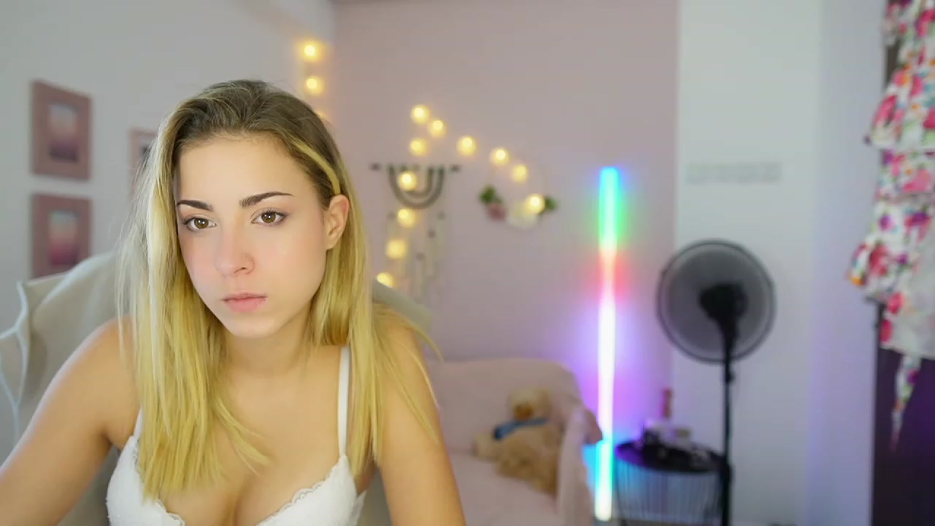 Gallery image thumbnail from Gia_Lopez18's myfreecams stream on, 08/14/2023, 17:18 image 4 of 20
