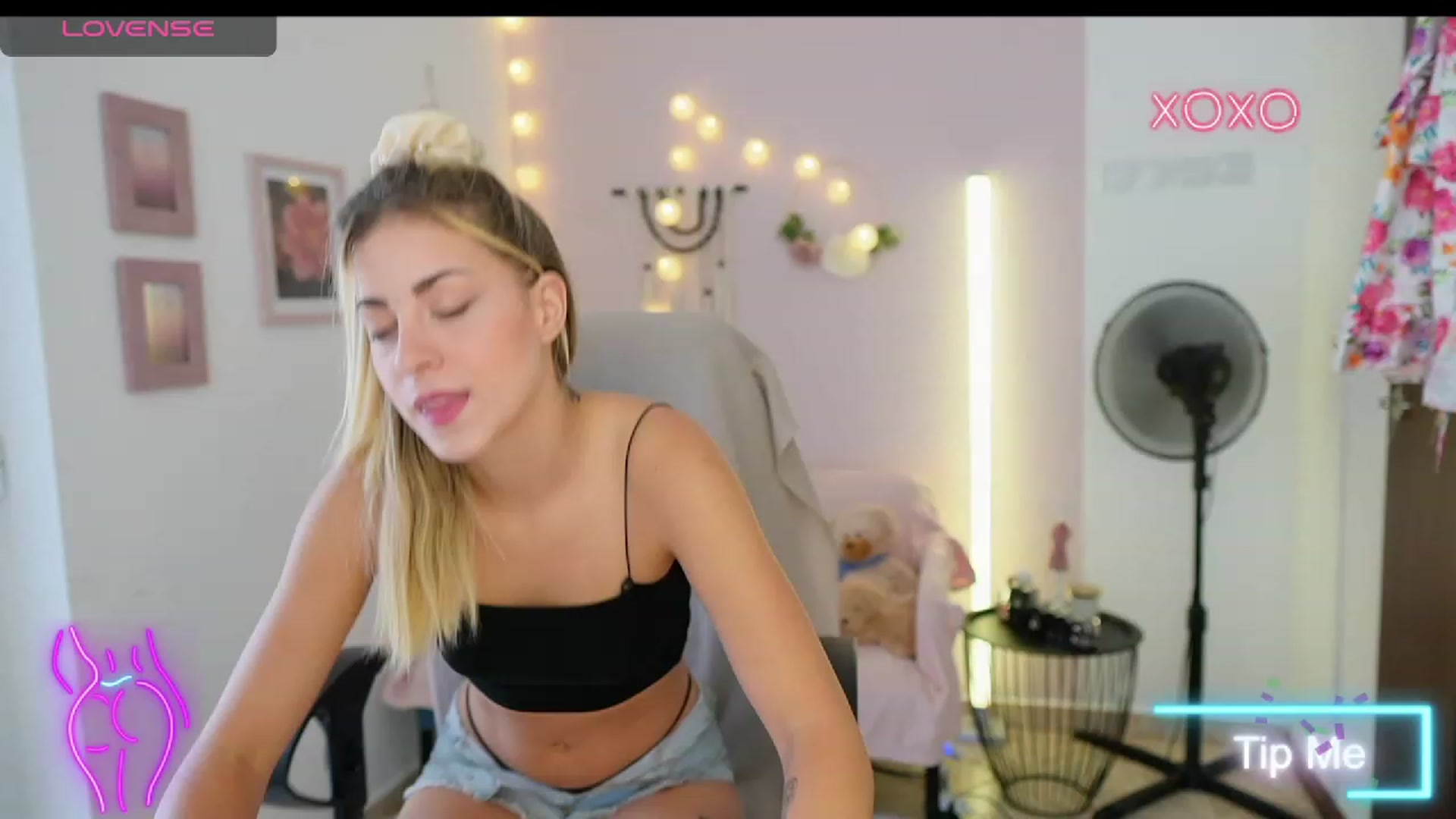 Gallery image thumbnail from Gia_Lopez18's myfreecams stream on, 08/16/2023, 14:58 image 1 of 20