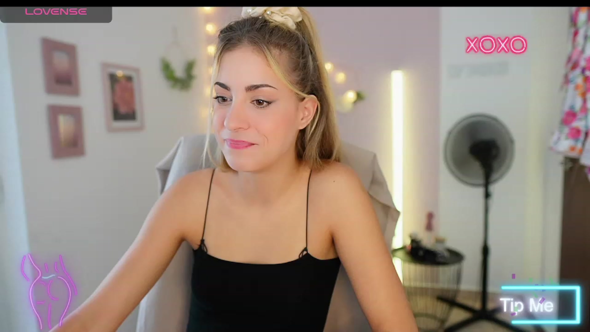 Gallery image thumbnail from Gia_Lopez18's myfreecams stream on, 08/16/2023, 17:51 image 12 of 20