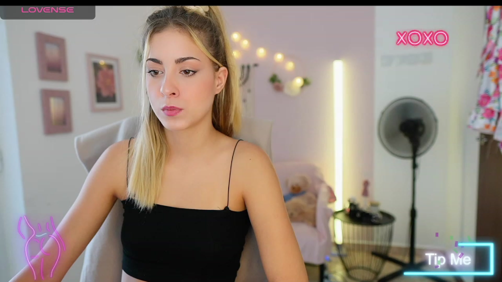 Gallery image thumbnail from Gia_Lopez18's myfreecams stream on, 08/16/2023, 17:51 image 9 of 20