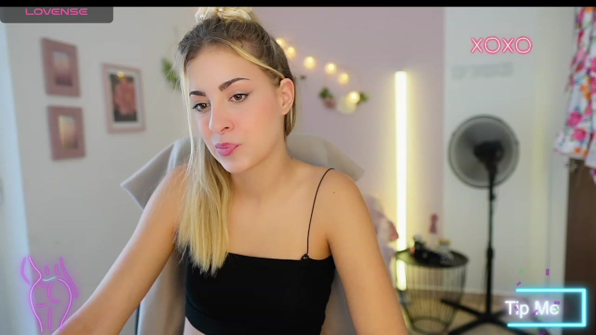 Gallery image thumbnail from Gia_Lopez18's myfreecams stream on, 08/16/2023, 17:51 image 2 of 20