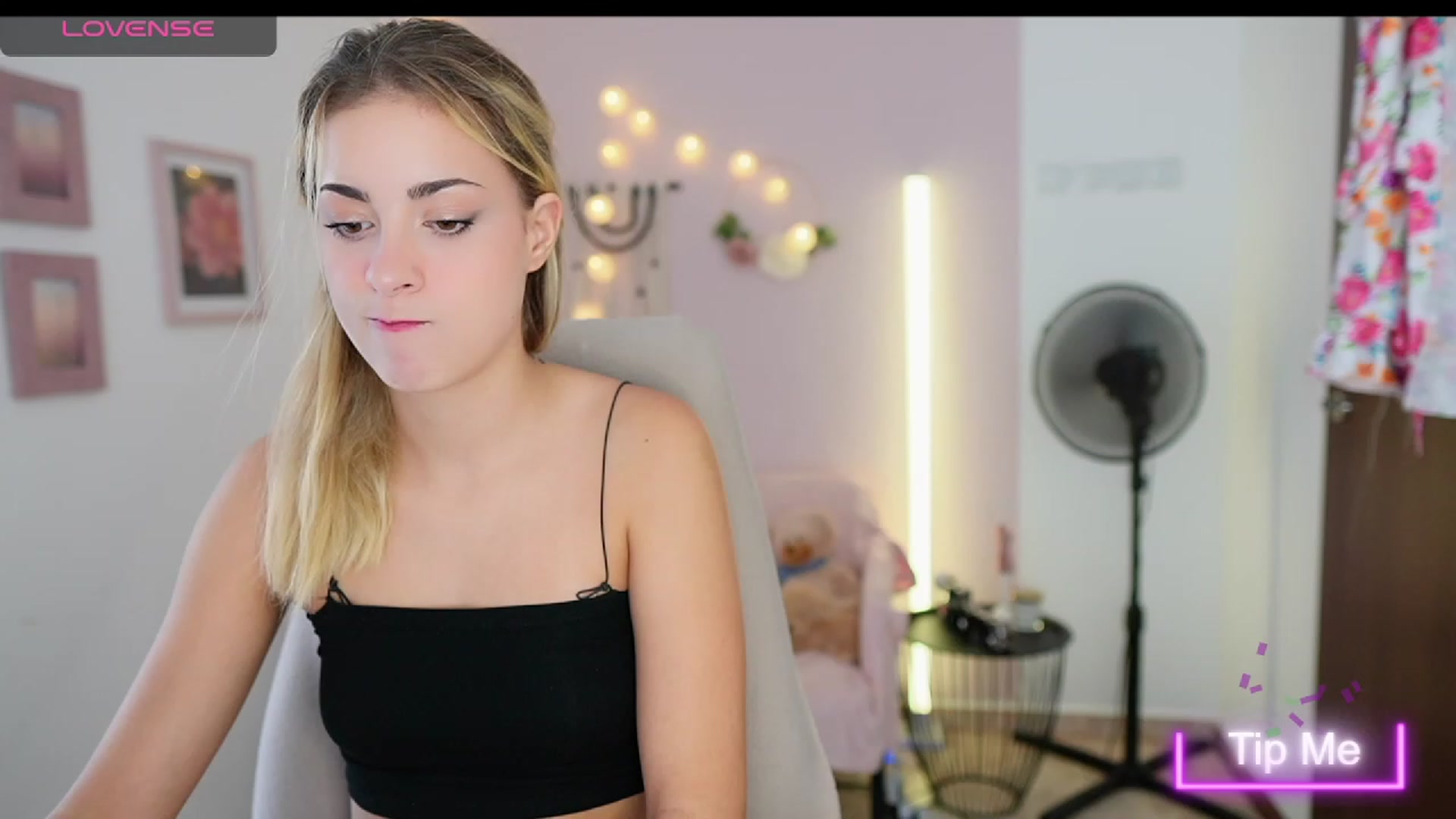 Gallery image thumbnail from Gia_Lopez18's myfreecams stream on, 08/17/2023, 14:46 image 16 of 20