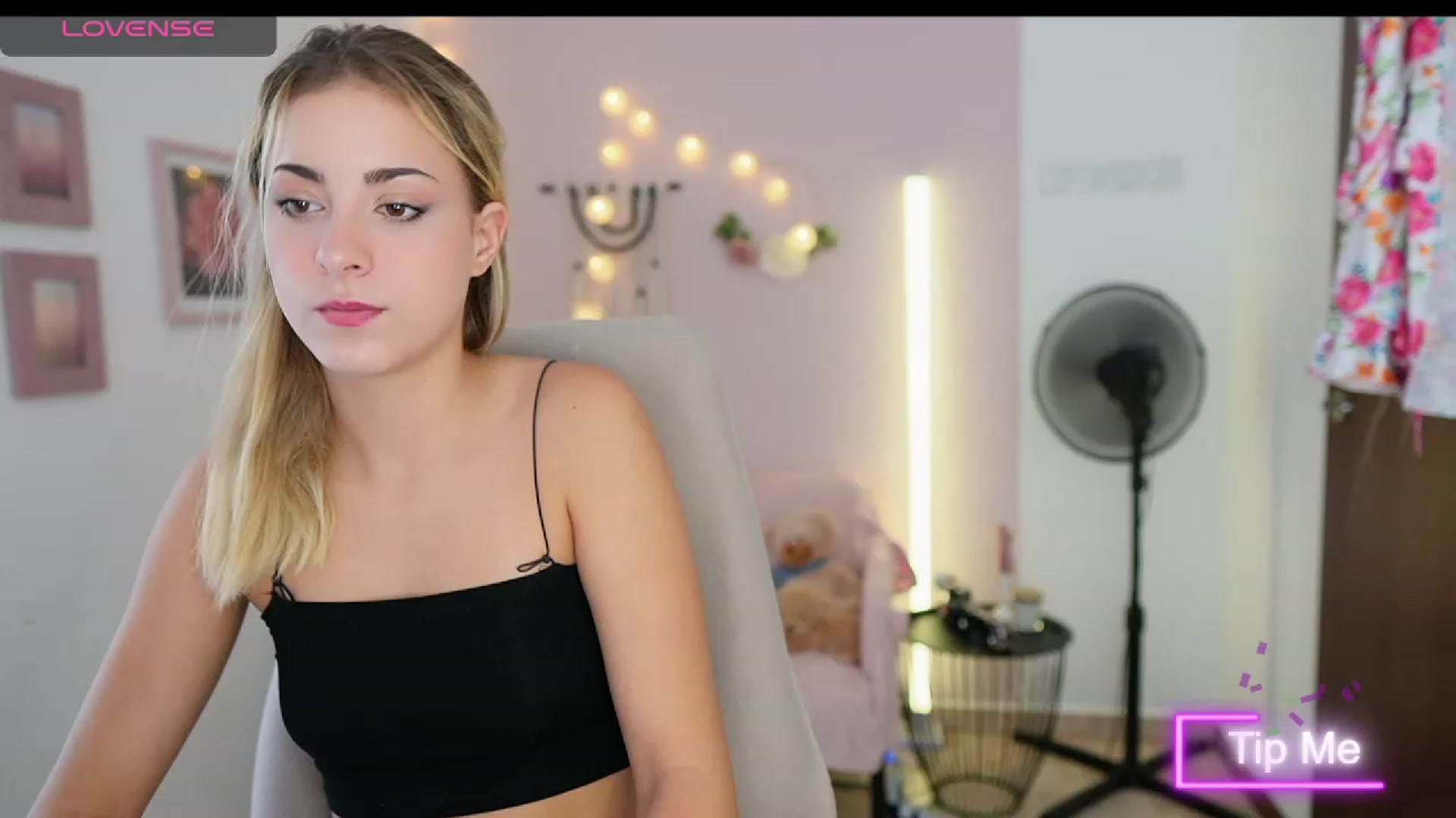 Gallery image thumbnail from Gia_Lopez18's myfreecams stream on, 08/17/2023, 14:46 image 15 of 20