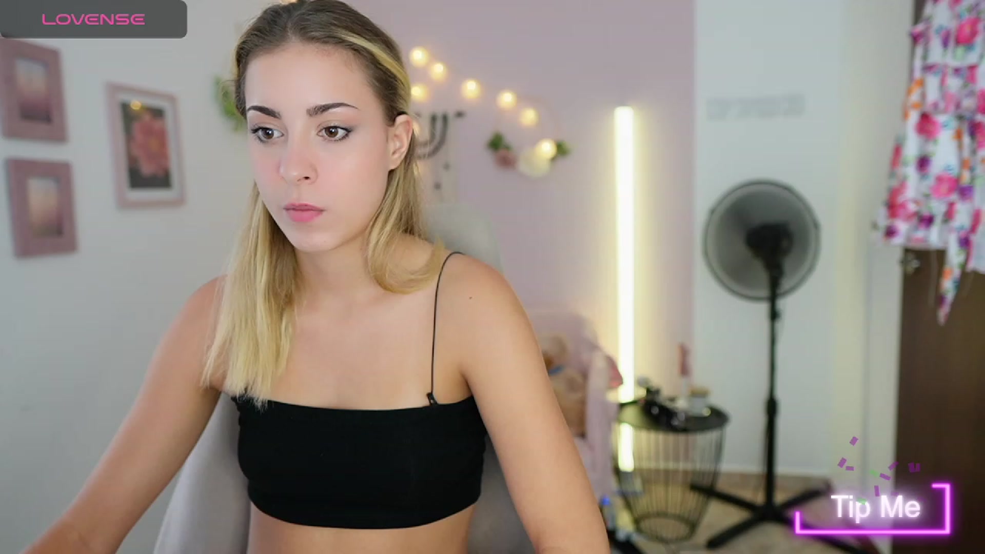 Gallery image thumbnail from Gia_Lopez18's myfreecams stream on, 08/17/2023, 17:32 image 12 of 20