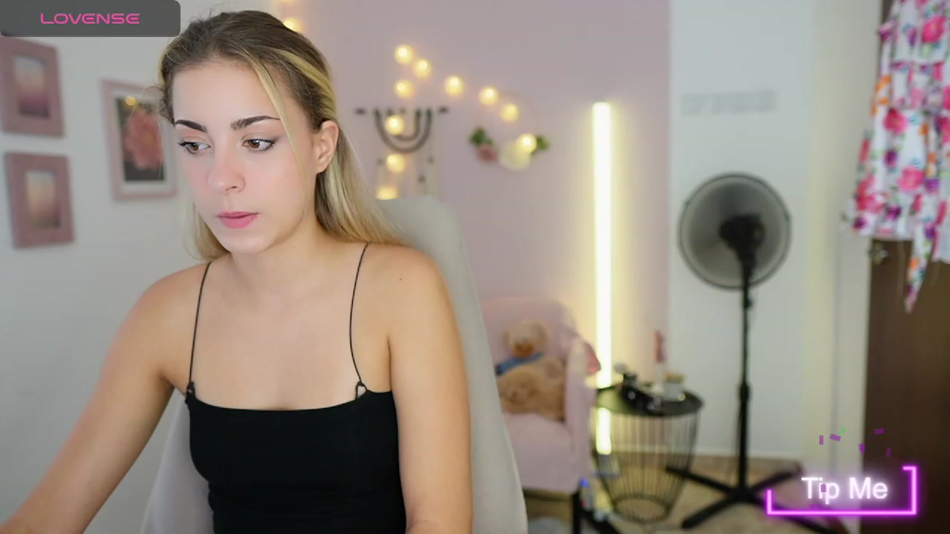Gallery image thumbnail from Gia_Lopez18's myfreecams stream on, 08/17/2023, 17:32 image 16 of 20