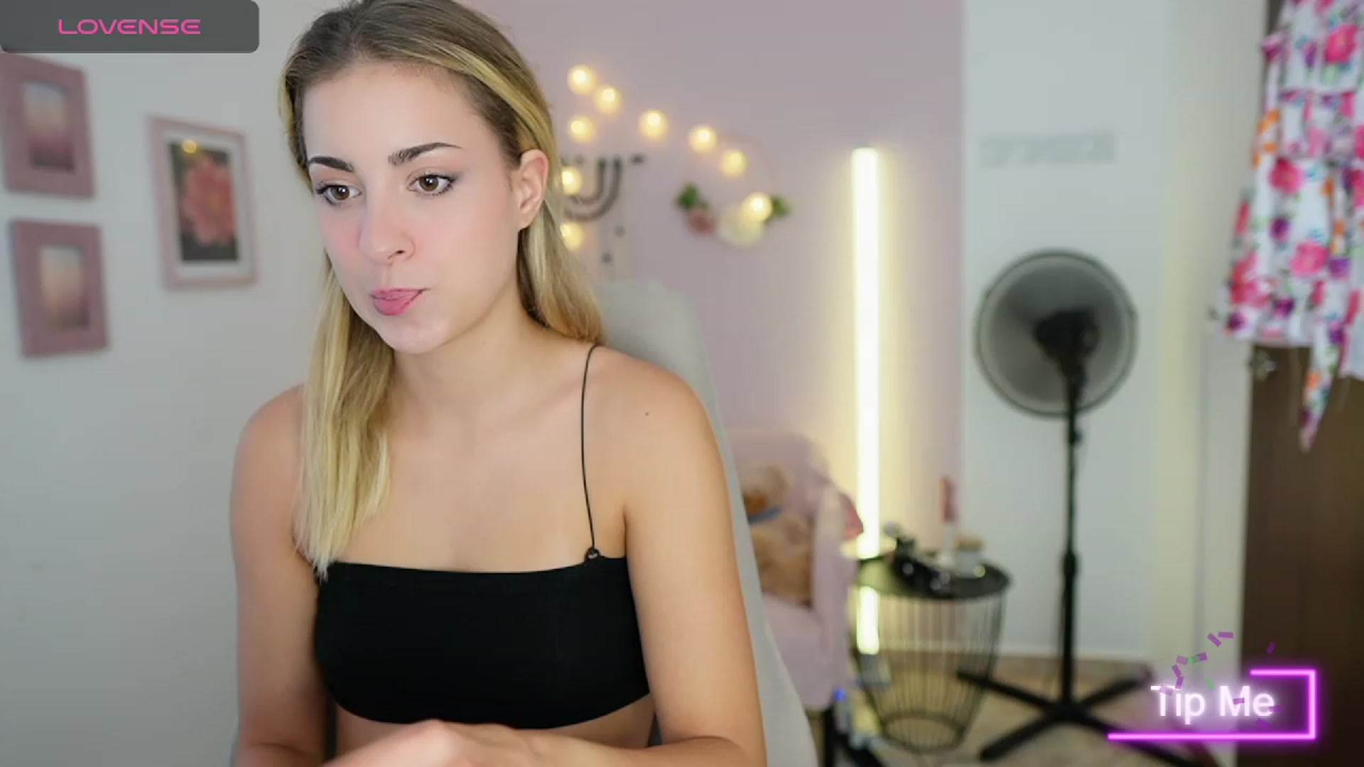 Gallery image thumbnail from Gia_Lopez18's myfreecams stream on, 08/17/2023, 17:32 image 2 of 20