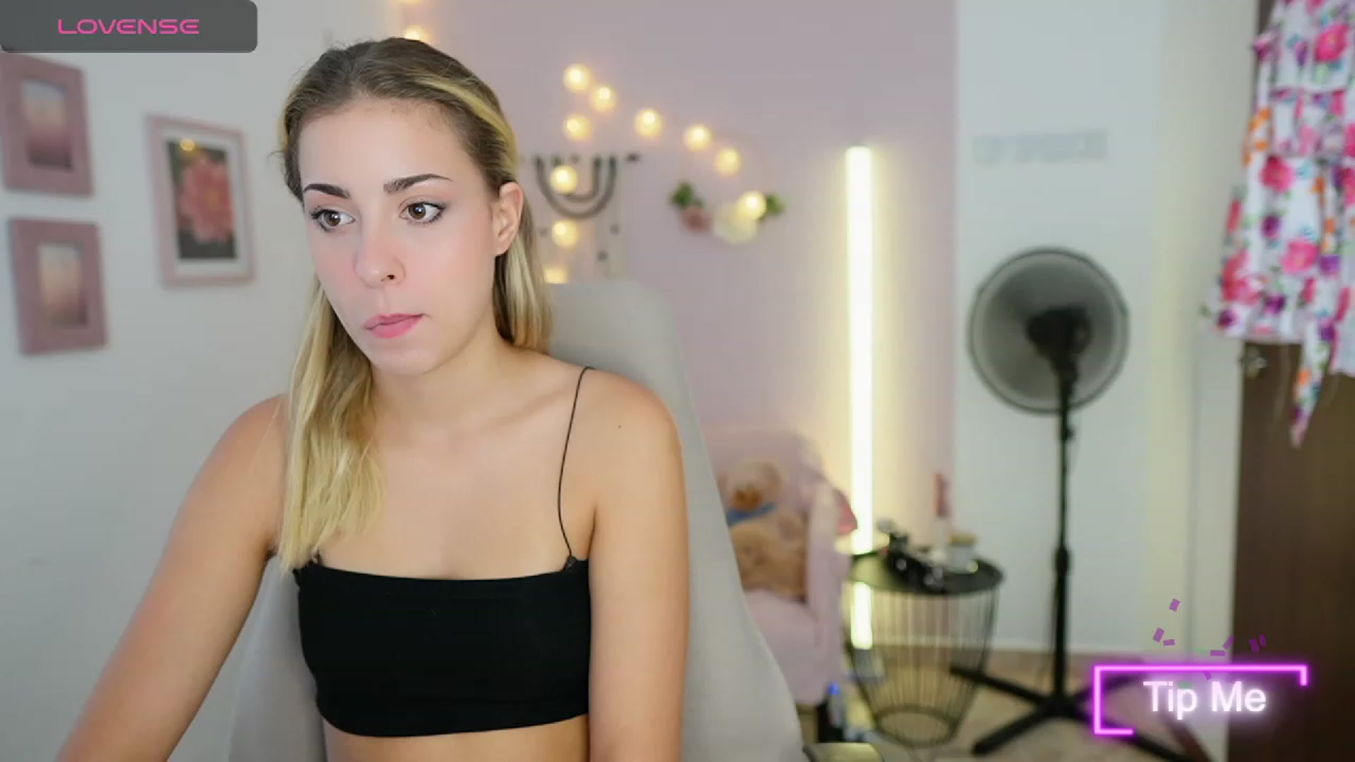 Gallery image thumbnail from Gia_Lopez18's myfreecams stream on, 08/17/2023, 17:32 image 9 of 20
