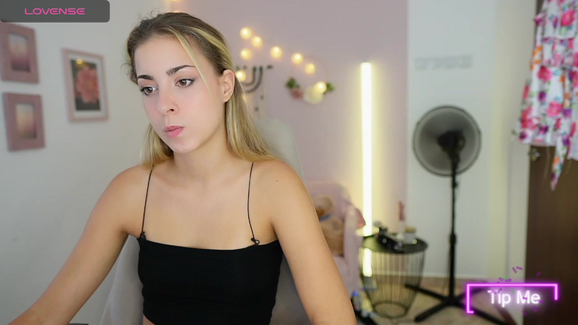 Gallery image thumbnail from Gia_Lopez18's myfreecams stream on, 08/17/2023, 17:32 image 17 of 20