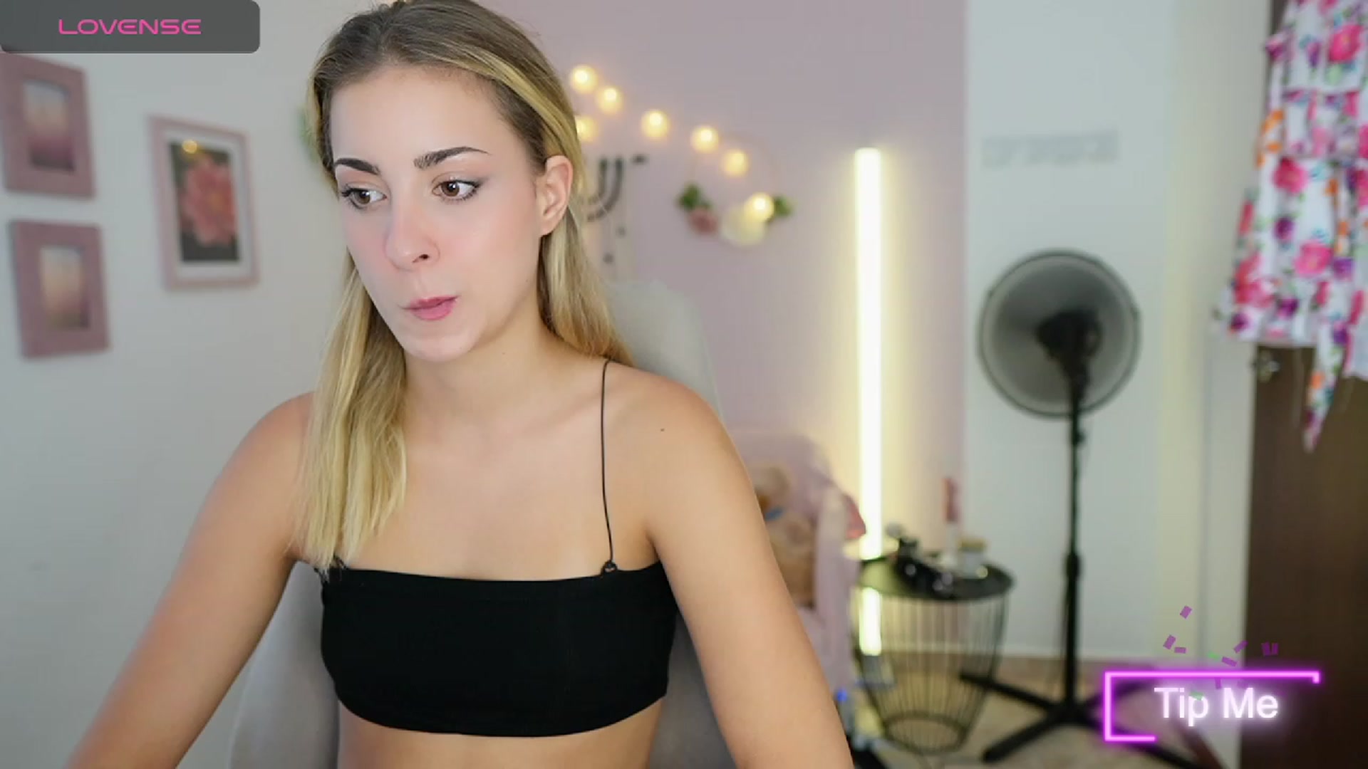 Gallery image thumbnail from Gia_Lopez18's myfreecams stream on, 08/17/2023, 17:32 image 3 of 20