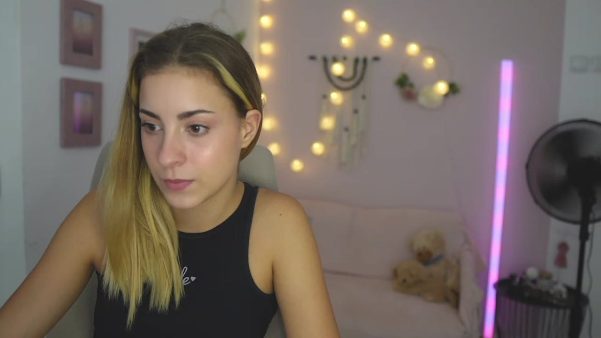 Gallery image thumbnail from Gia_Lopez18's myfreecams stream on, 08/30/2023, 19:58 image 7 of 20