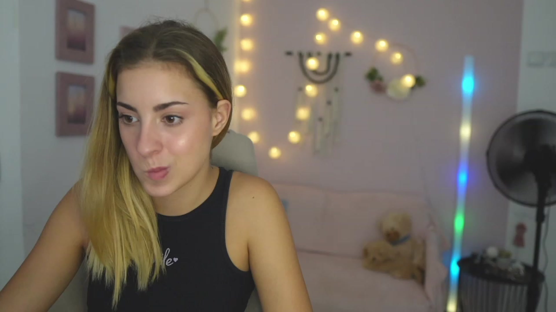 Gallery image thumbnail from Gia_Lopez18's myfreecams stream on, 08/30/2023, 19:58 image 5 of 20