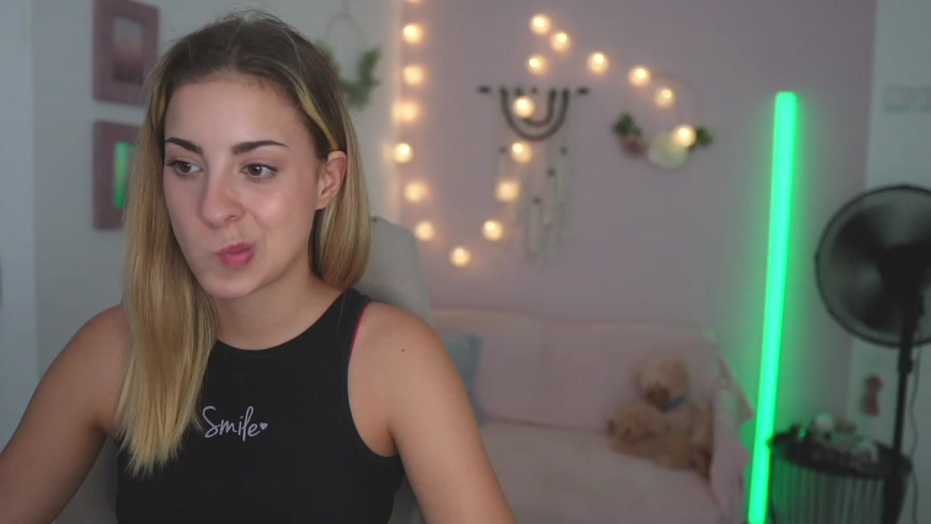 Gallery image thumbnail from Gia_Lopez18's myfreecams stream on, 08/30/2023, 21:13 image 17 of 20
