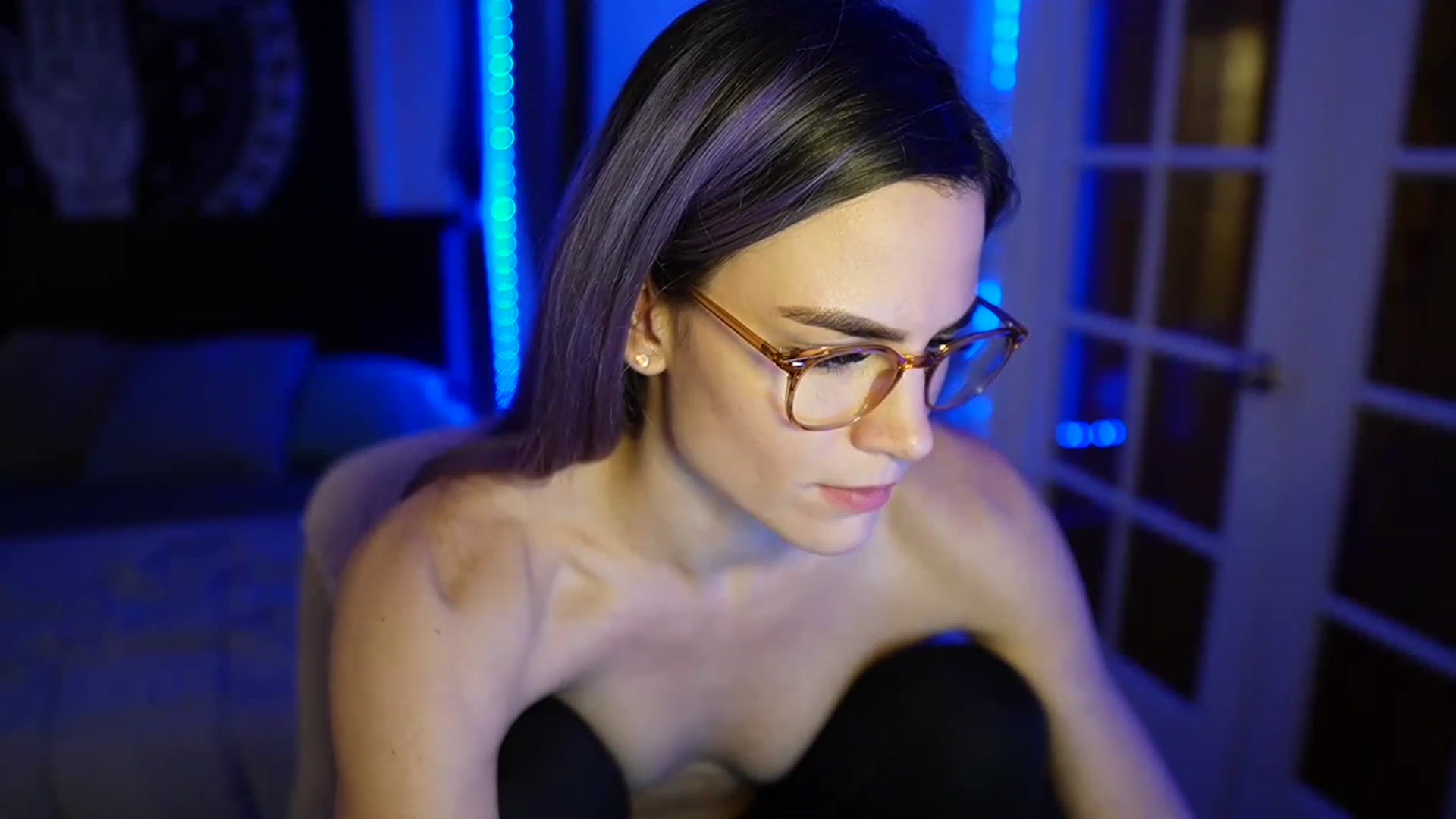 Gallery image thumbnail from Gia_NewYear's myfreecams stream on, 12/28/2022, 02:40 image 16 of 20