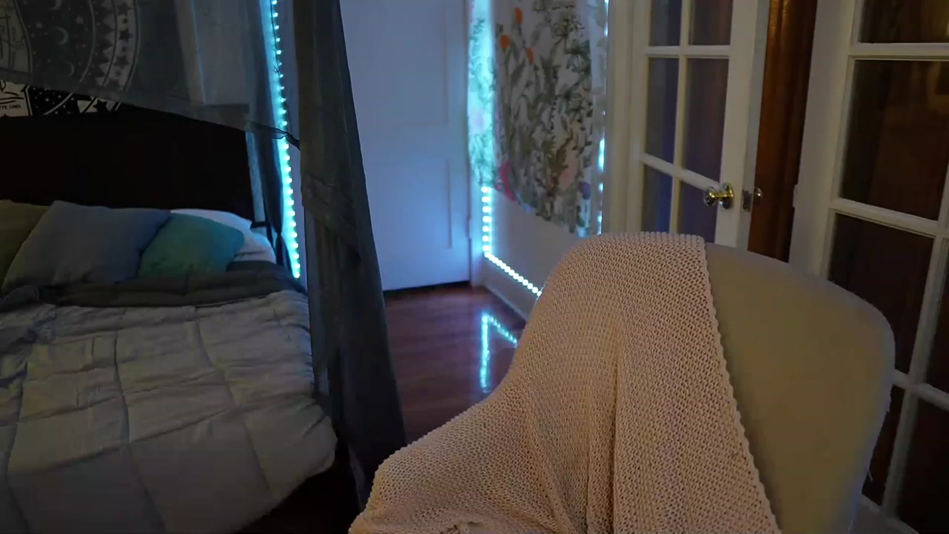 Gallery image thumbnail from Gia_NewYear's myfreecams stream on, 01/01/2023, 01:03 image 6 of 20