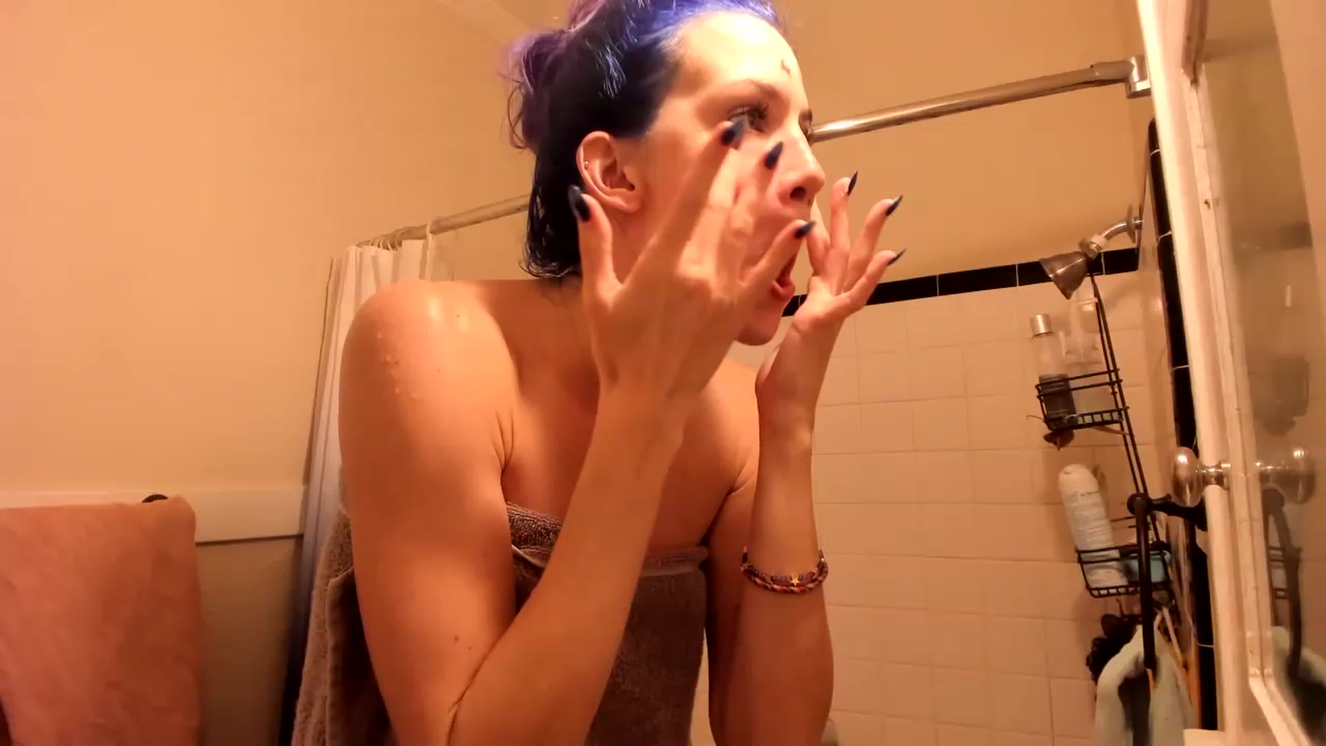Gallery image thumbnail from Gia_NewYear's myfreecams stream on, 01/03/2023, 02:55 image 8 of 20