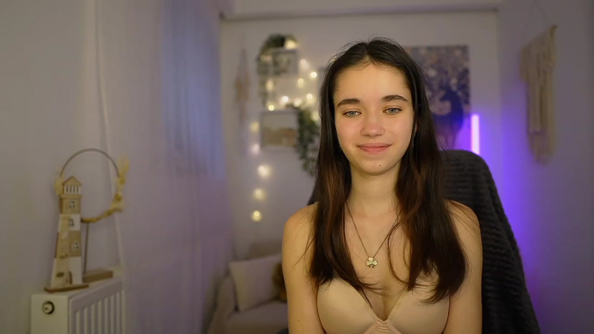 Gallery image thumbnail from Gia_Paige18's myfreecams stream on, 01/31/2024, 13:38 image 9 of 20