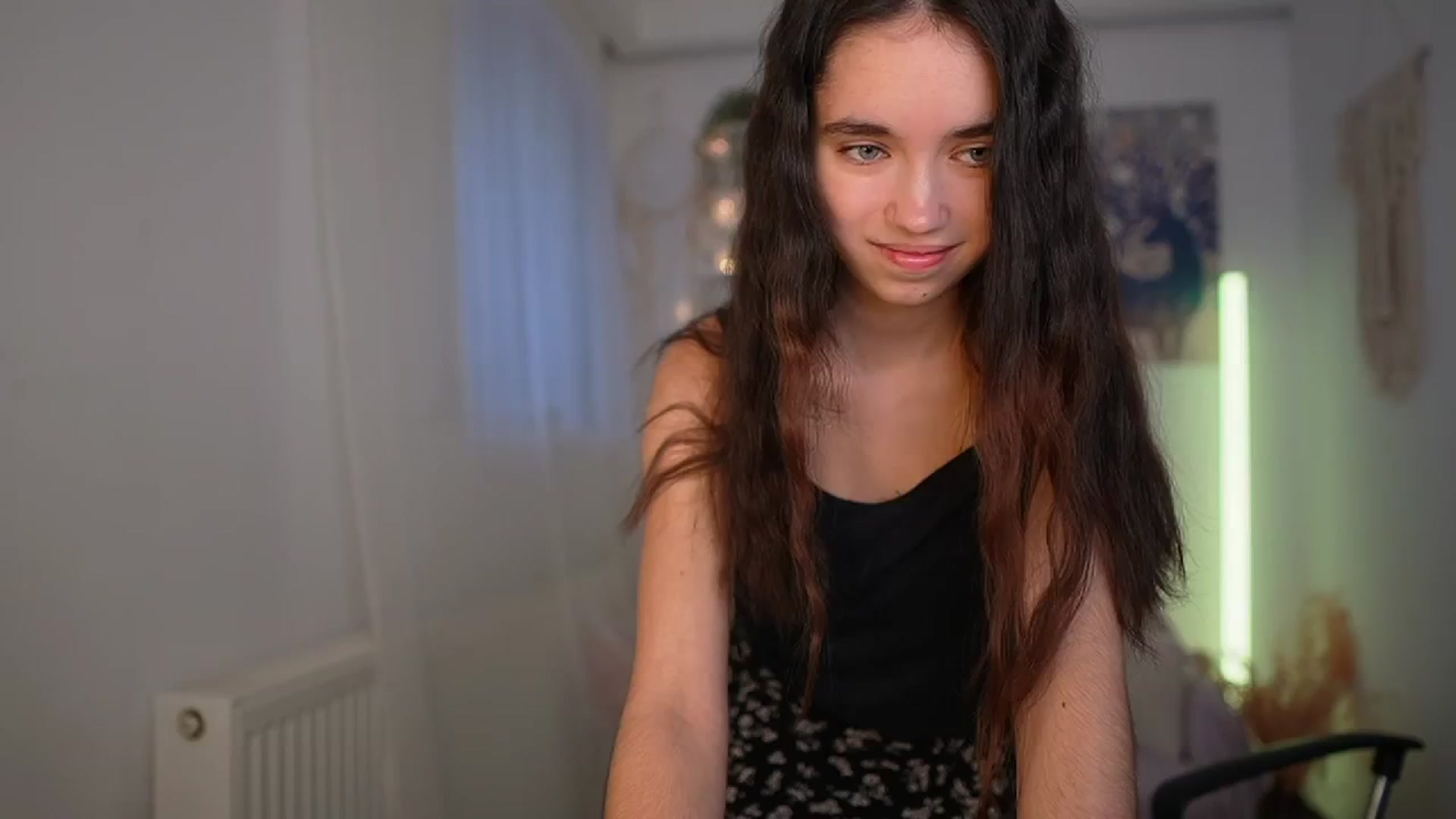 Gallery image thumbnail from Gia_Paige18's myfreecams stream on, 03/05/2024, 13:36 image 17 of 20