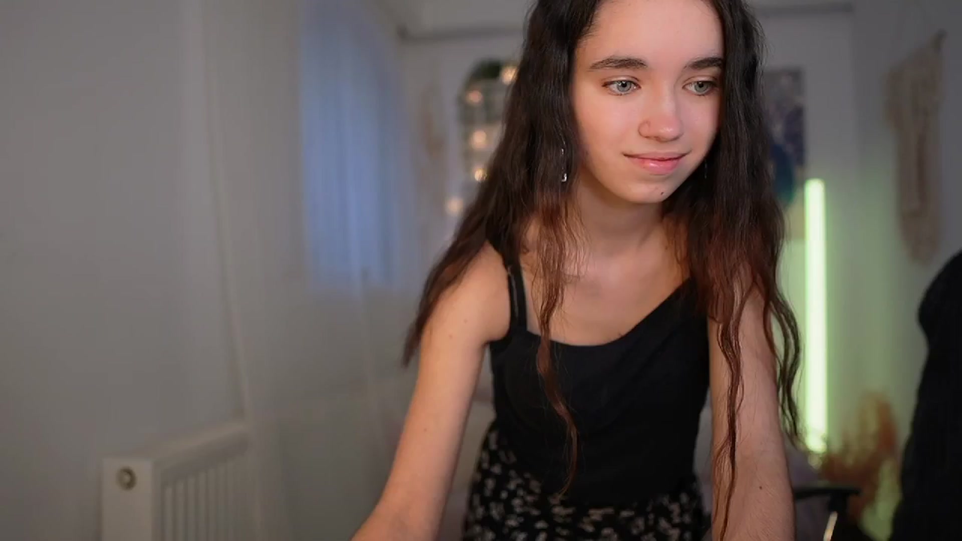 Gallery image thumbnail from Gia_Paige18's myfreecams stream on, 03/05/2024, 13:36 image 15 of 20