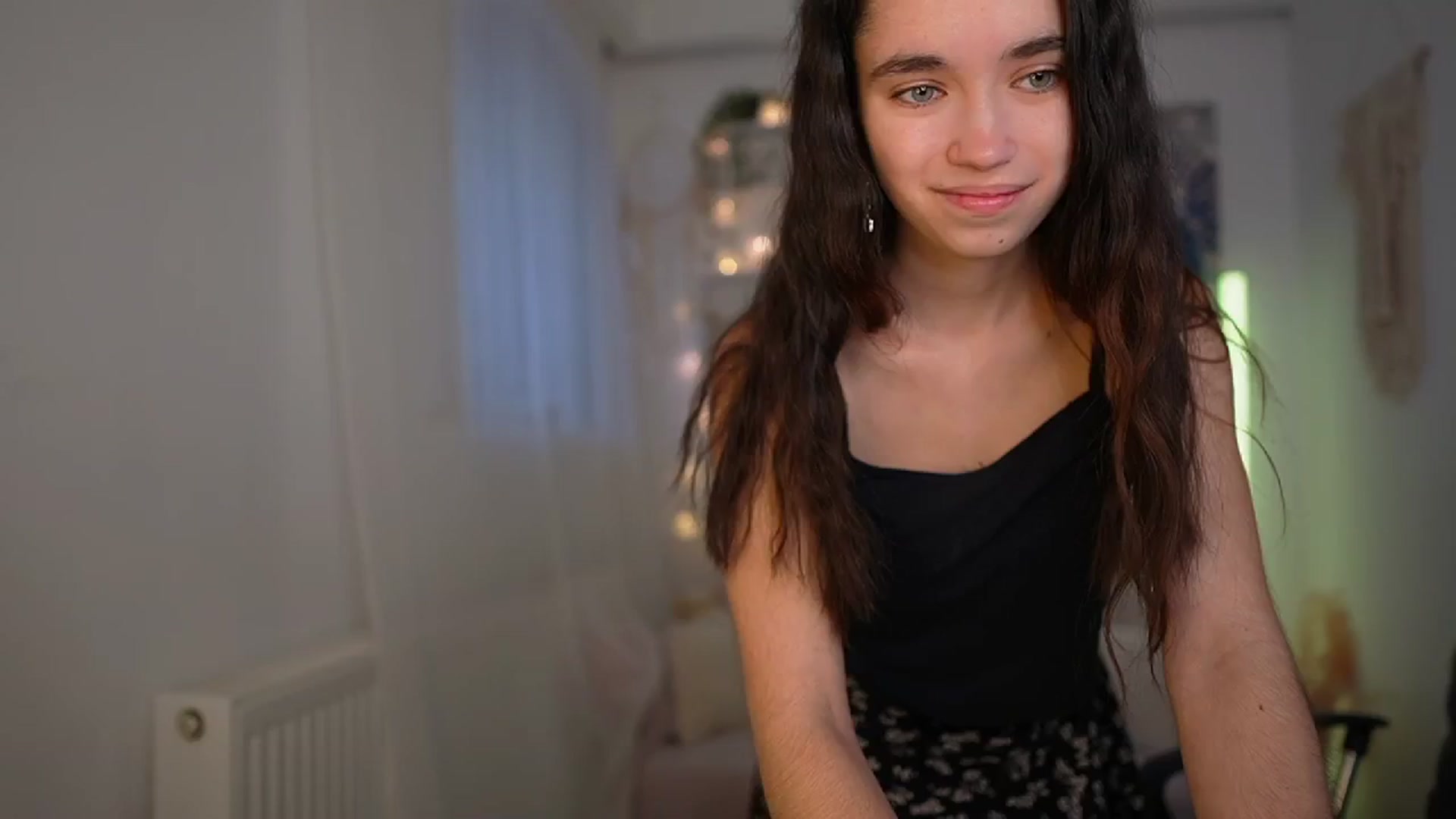 Gallery image thumbnail from Gia_Paige18's myfreecams stream on, 03/05/2024, 13:36 image 4 of 20