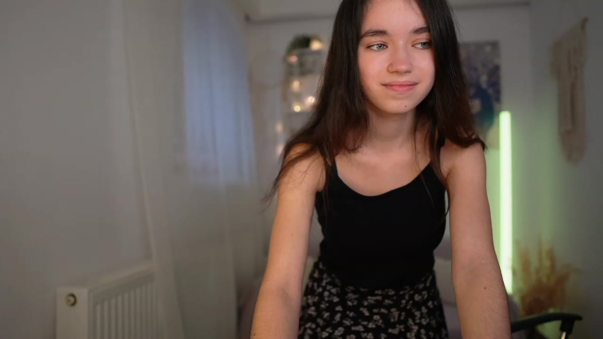 Gallery image thumbnail from Gia_Paige18's myfreecams stream on, 03/11/2024, 10:46 image 16 of 20