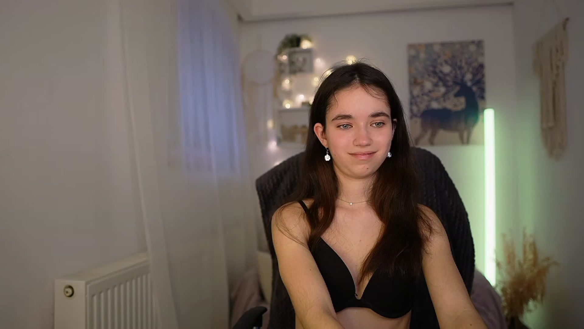 Gallery image thumbnail from Gia_Paige18's myfreecams stream on, 03/12/2024, 14:06 image 12 of 20