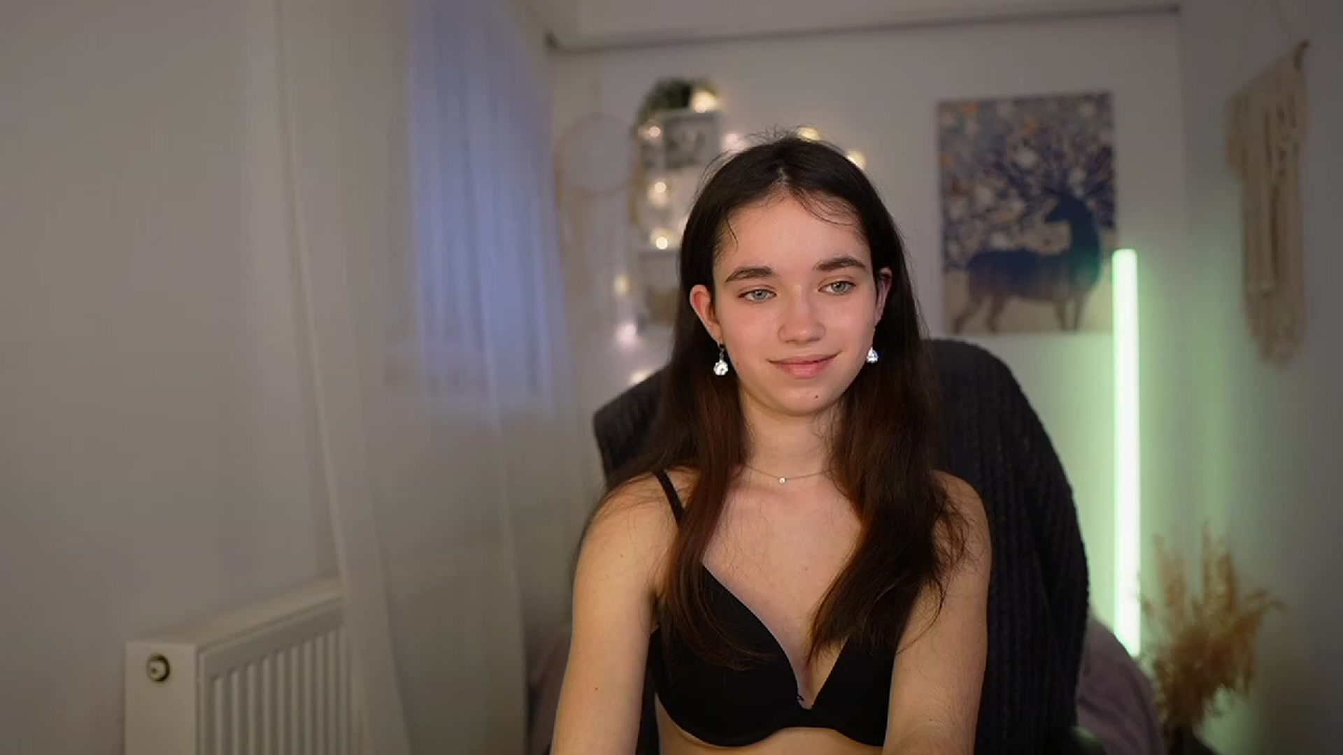 Gallery image thumbnail from Gia_Paige18's myfreecams stream on, 03/12/2024, 14:06 image 10 of 20