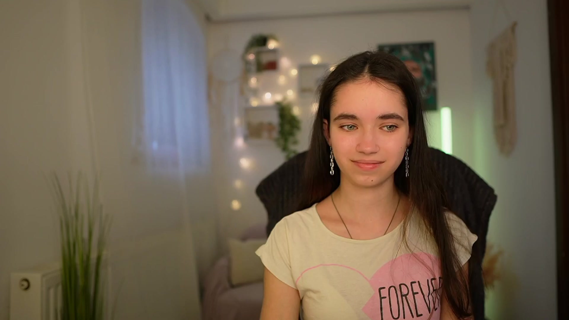 Gallery image thumbnail from Gia_Paige18's myfreecams stream on, 03/25/2024, 13:10 image 2 of 20