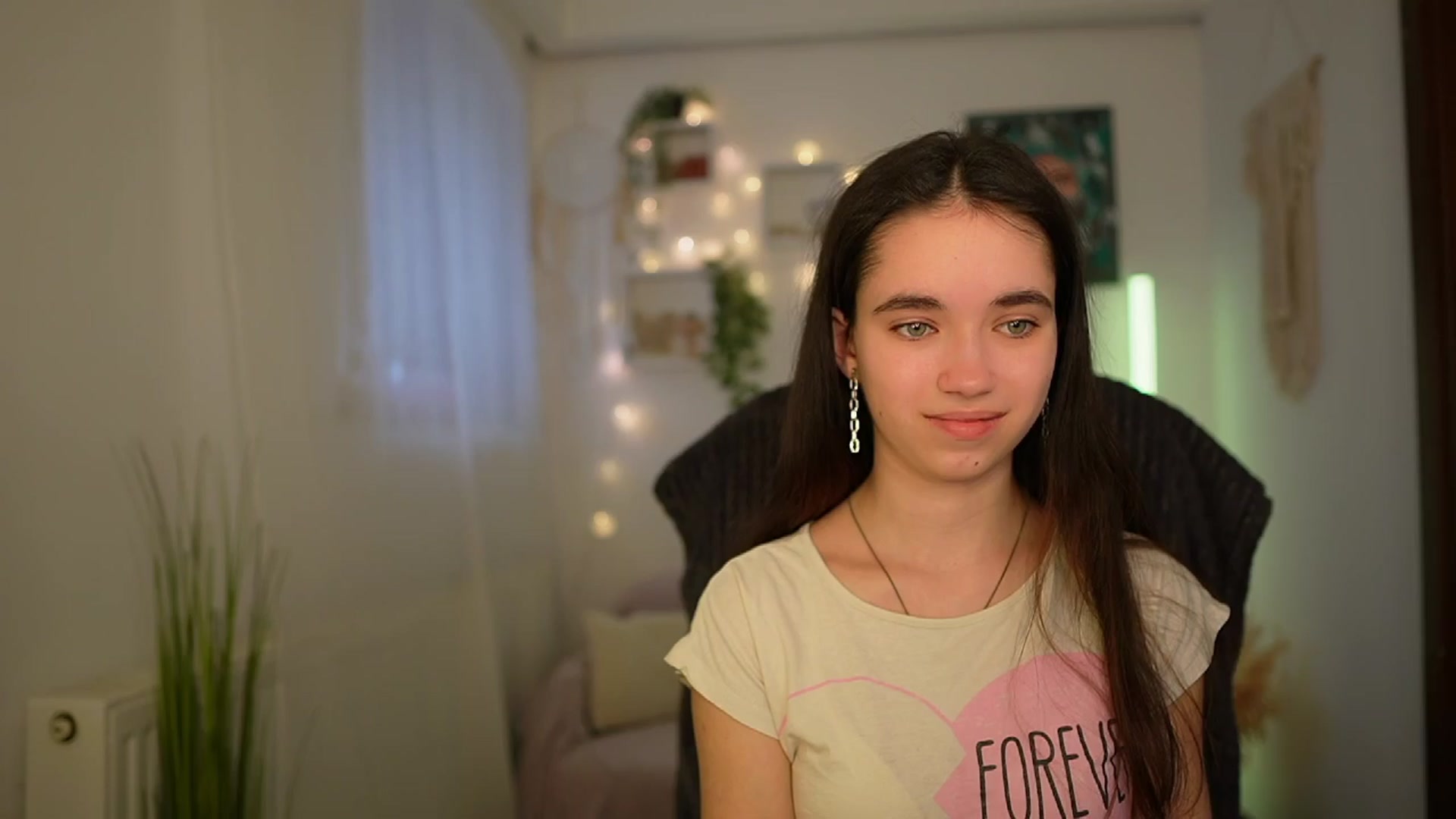 Gallery image thumbnail from Gia_Paige18's myfreecams stream on, 03/25/2024, 13:10 image 6 of 20