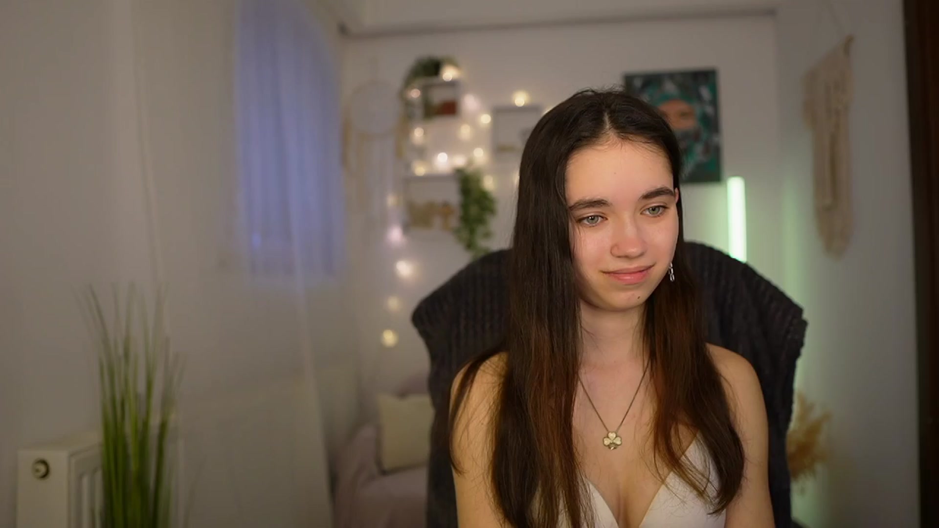 Gallery image thumbnail from Gia_Paige18's myfreecams stream on, 03/25/2024, 13:53 image 14 of 20