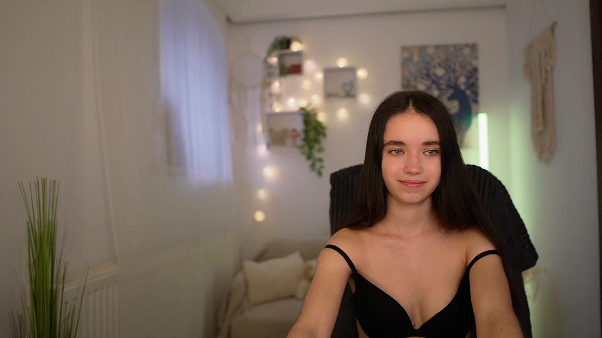 Gallery image thumbnail from Gia_Paige18's myfreecams stream on, 03/31/2024, 16:26 image 12 of 20