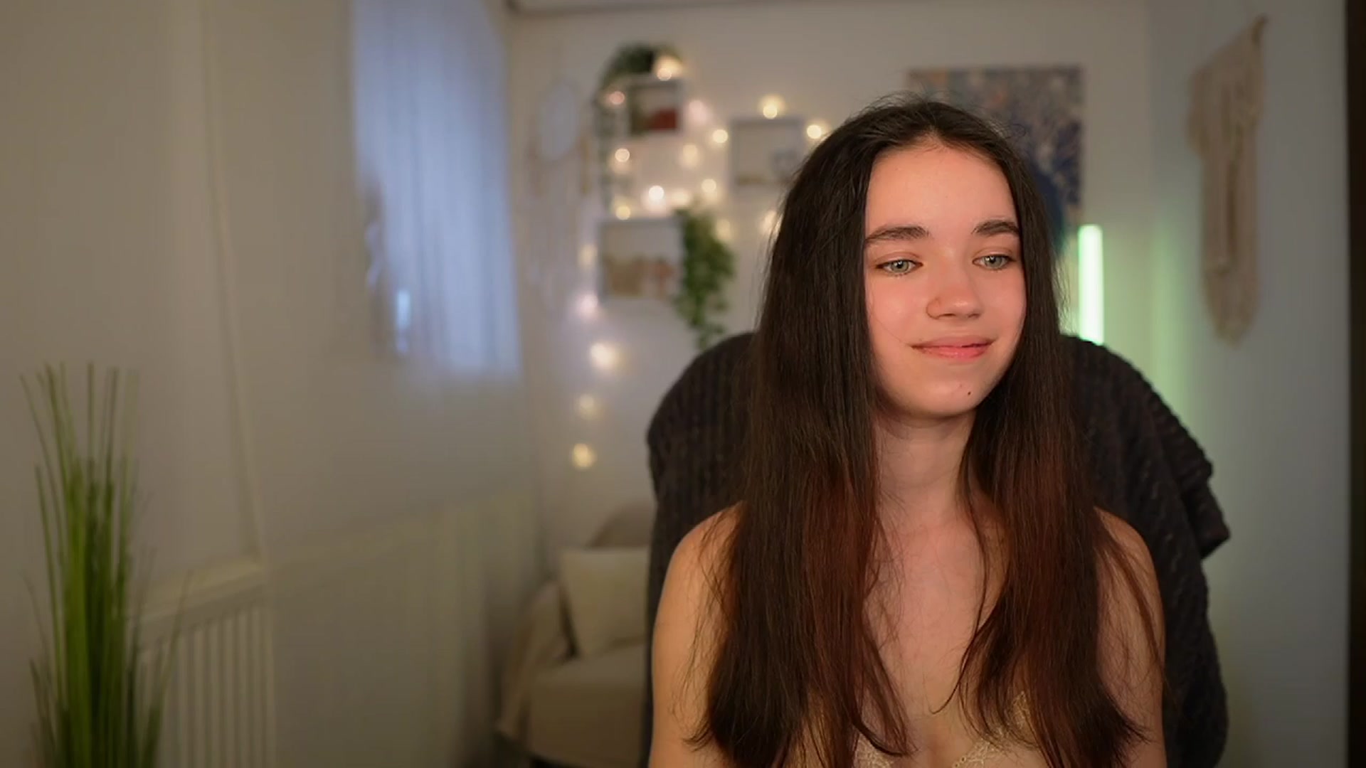 Gallery image thumbnail from Gia_Paige18's myfreecams stream on, 04/08/2024, 13:00 image 12 of 20
