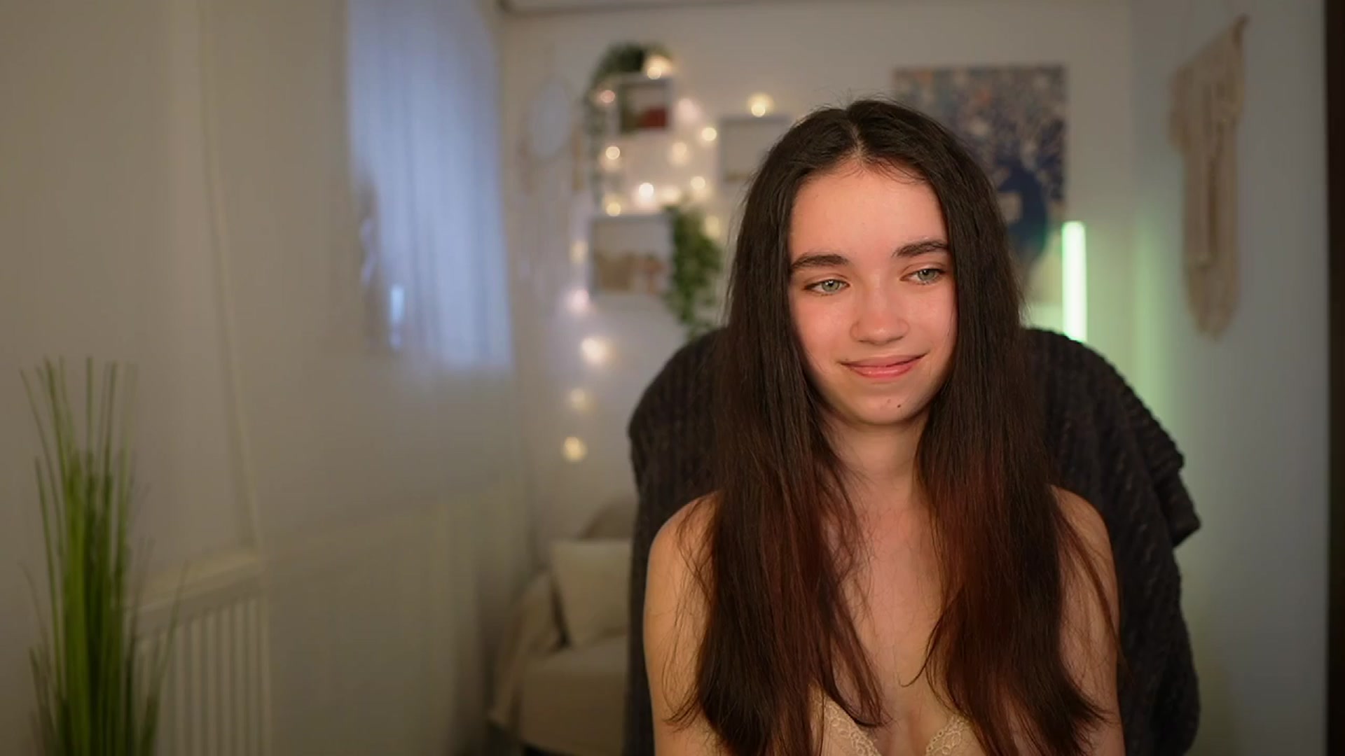 Gallery image thumbnail from Gia_Paige18's myfreecams stream on, 04/08/2024, 13:00 image 13 of 20
