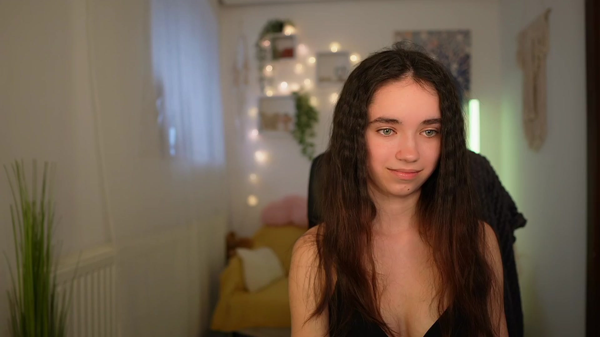 Gallery image thumbnail from Gia_Paige18's myfreecams stream on, 04/10/2024, 12:07 image 16 of 20