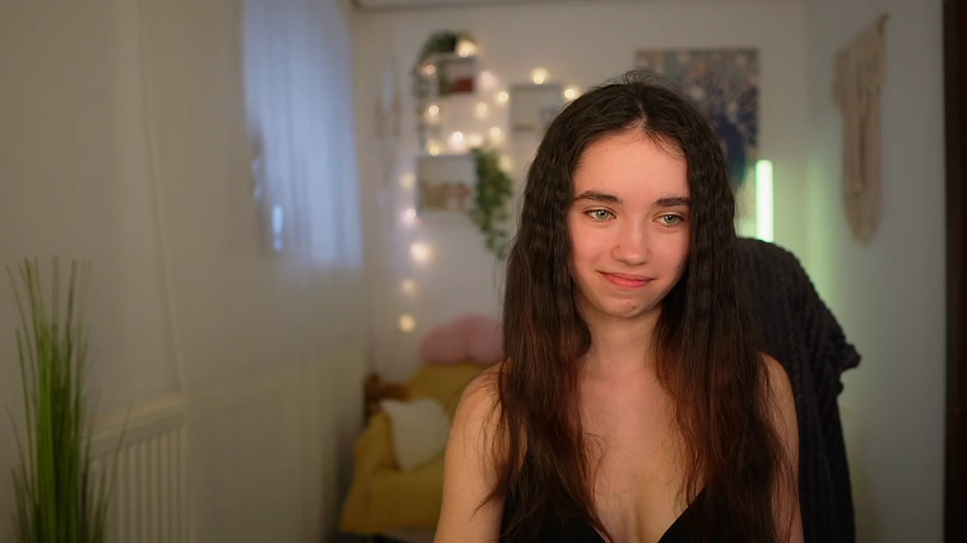 Gallery image thumbnail from Gia_Paige18's myfreecams stream on, 04/10/2024, 12:07 image 15 of 20
