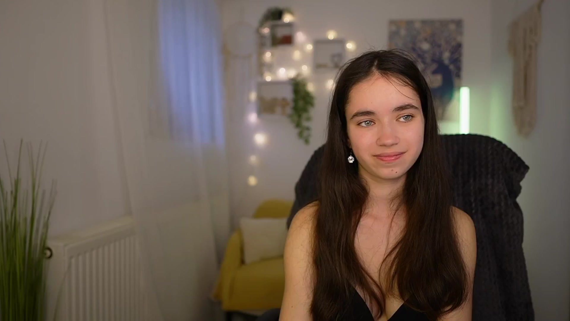 Gallery image thumbnail from Gia_Paige18's myfreecams stream on, 04/29/2024, 12:48 image 10 of 20