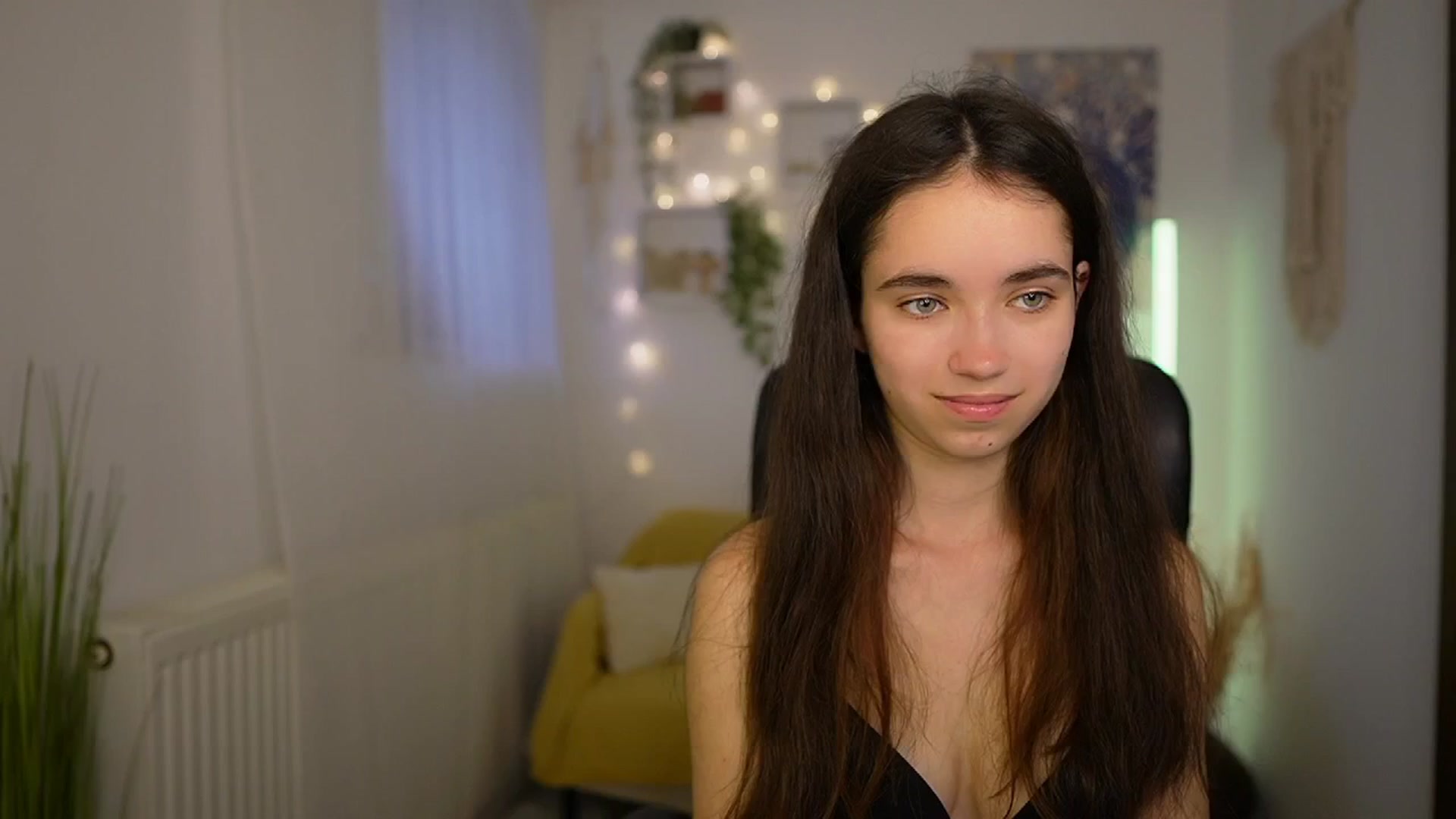 Gallery image thumbnail from Gia_Paige18's myfreecams stream on, 05/08/2024, 12:04 image 15 of 20