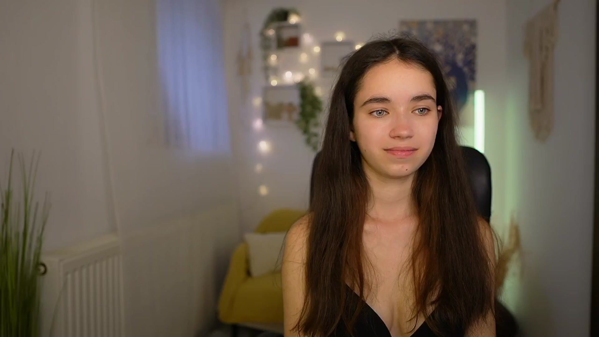 Gallery image thumbnail from Gia_Paige18's myfreecams stream on, 05/08/2024, 12:04 image 16 of 20