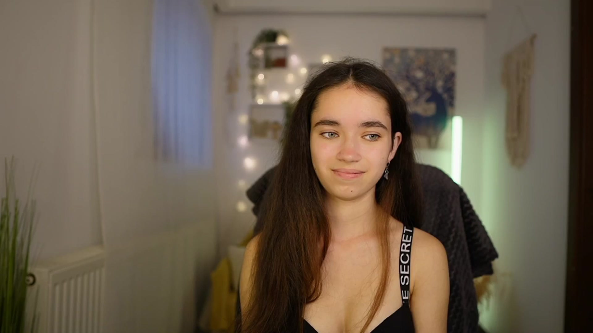 Gallery image thumbnail from Gia_Paige18's myfreecams stream on, 05/19/2024, 11:57 image 1 of 20
